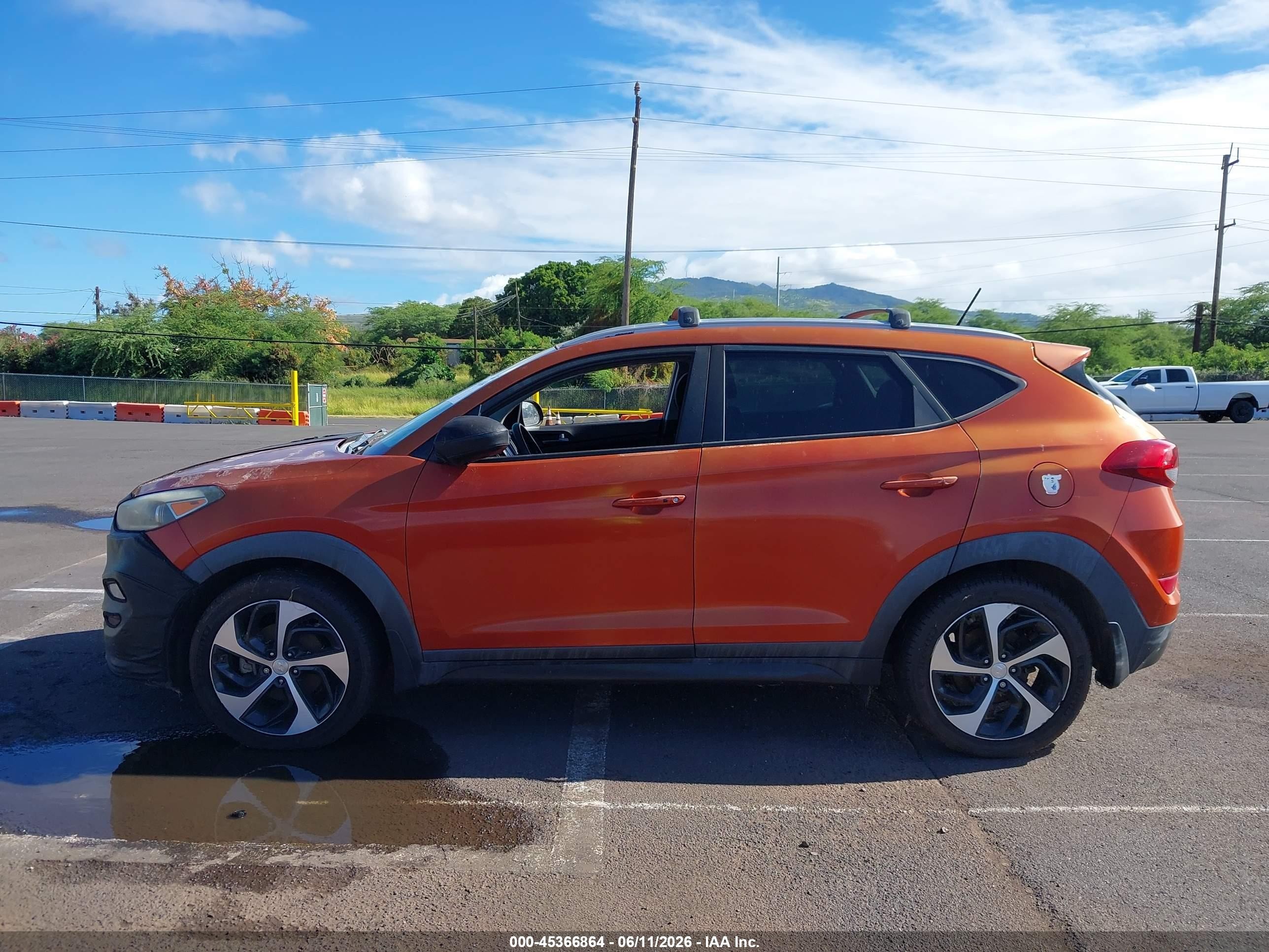 2016 Hyundai Tucson Sport Orange vin: KM8J33A2XGU143145