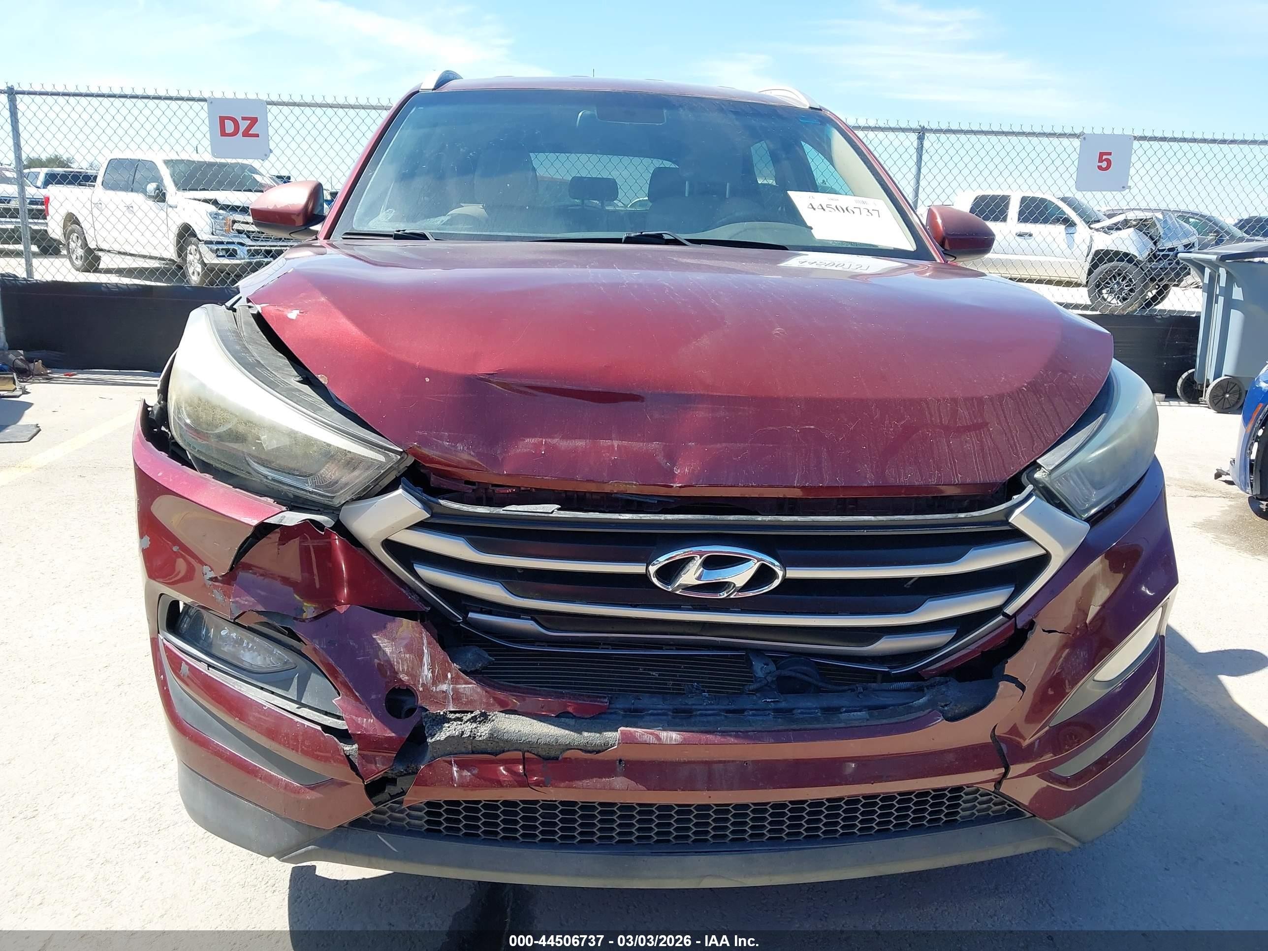 2017 Hyundai Tucson Se Red vin: KM8J33A41HU259403