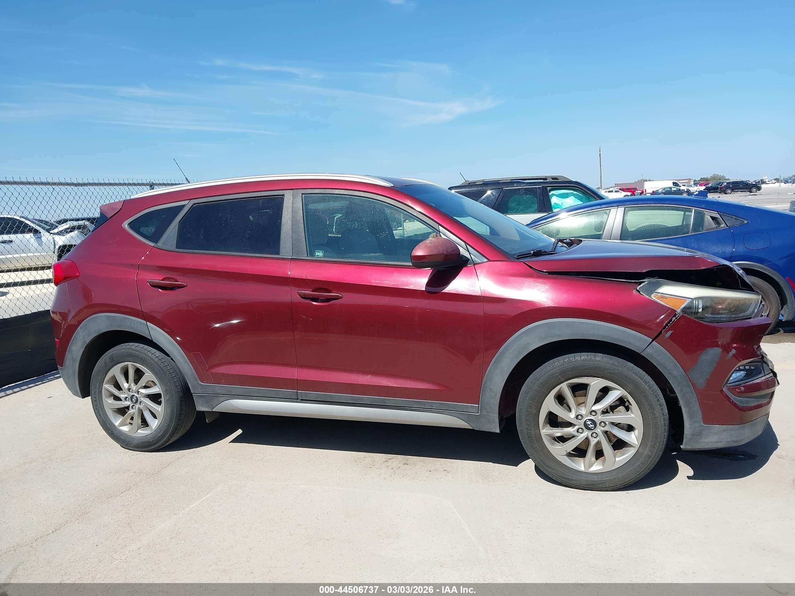 2017 Hyundai Tucson Se Red vin: KM8J33A41HU259403