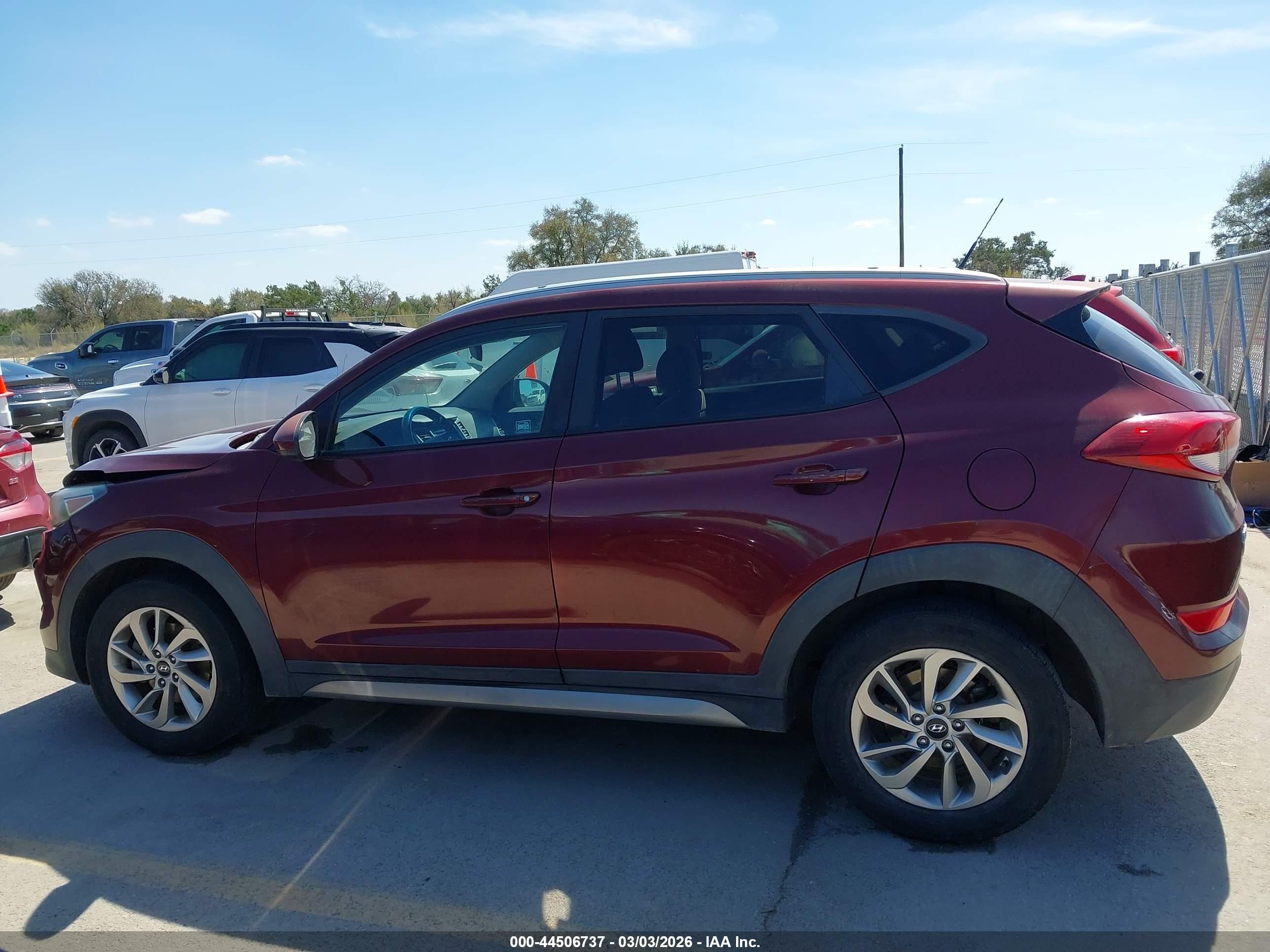2017 Hyundai Tucson Se Red vin: KM8J33A41HU259403