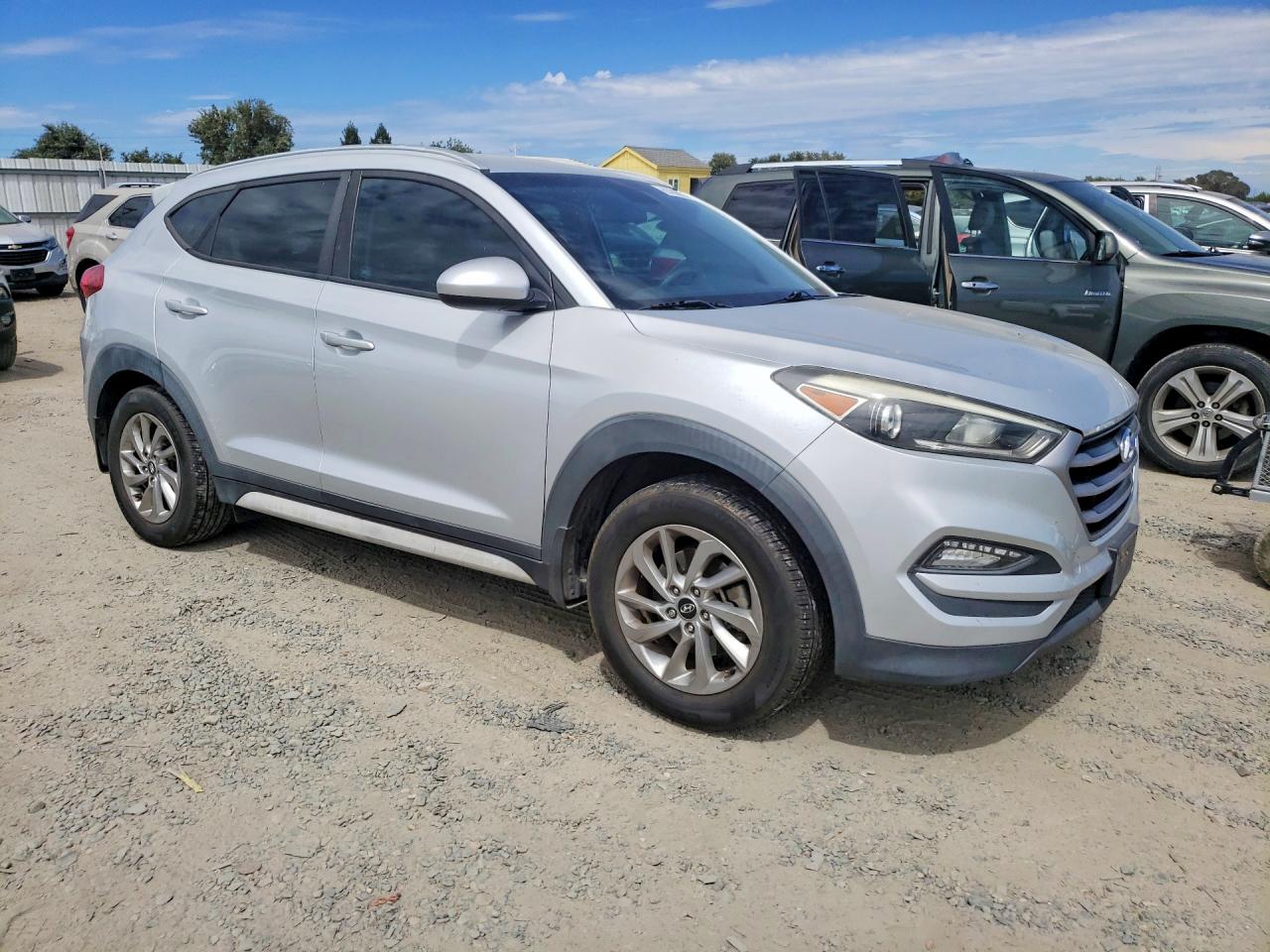2018 Hyundai Tucson Sel Silver vin: KM8J33A41JU620358