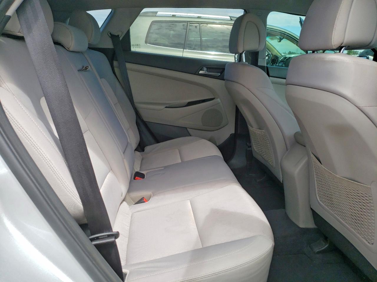 2018 Hyundai Tucson Sel Silver vin: KM8J33A41JU620358