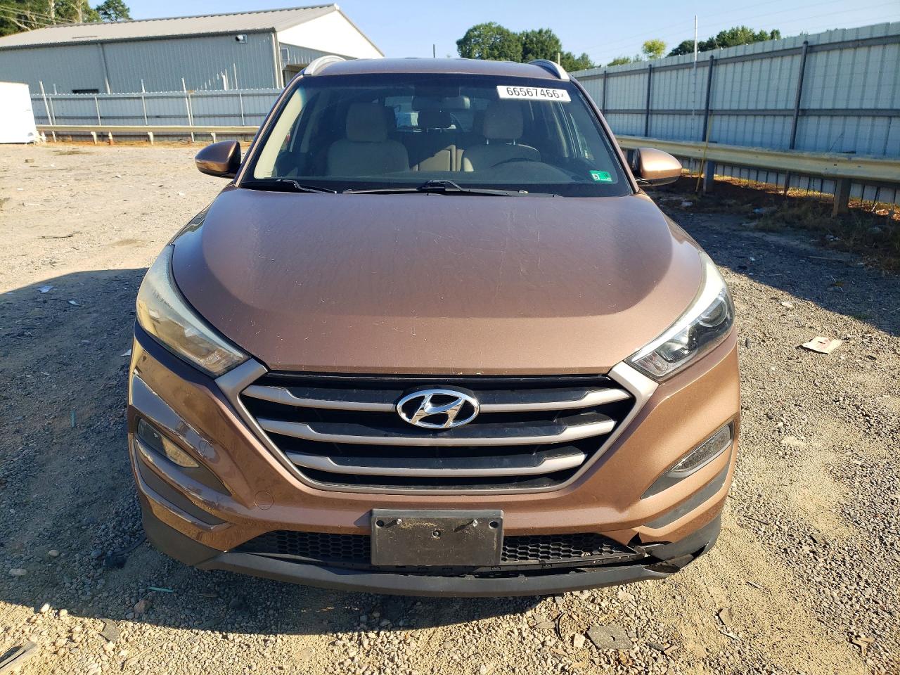 2016 Hyundai Tucson Se Brown vin: KM8J33A4XGU199751