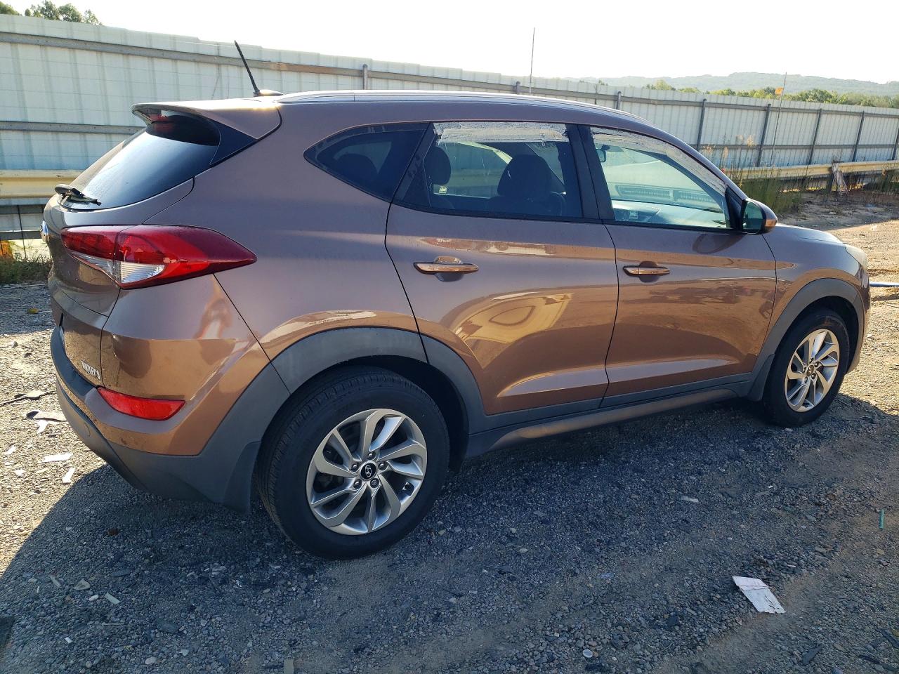 2016 Hyundai Tucson Se Brown vin: KM8J33A4XGU199751