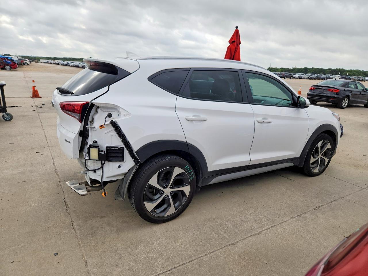 2018 Hyundai Tucson Sport Белый vin: KM8J33AL2JU742105
