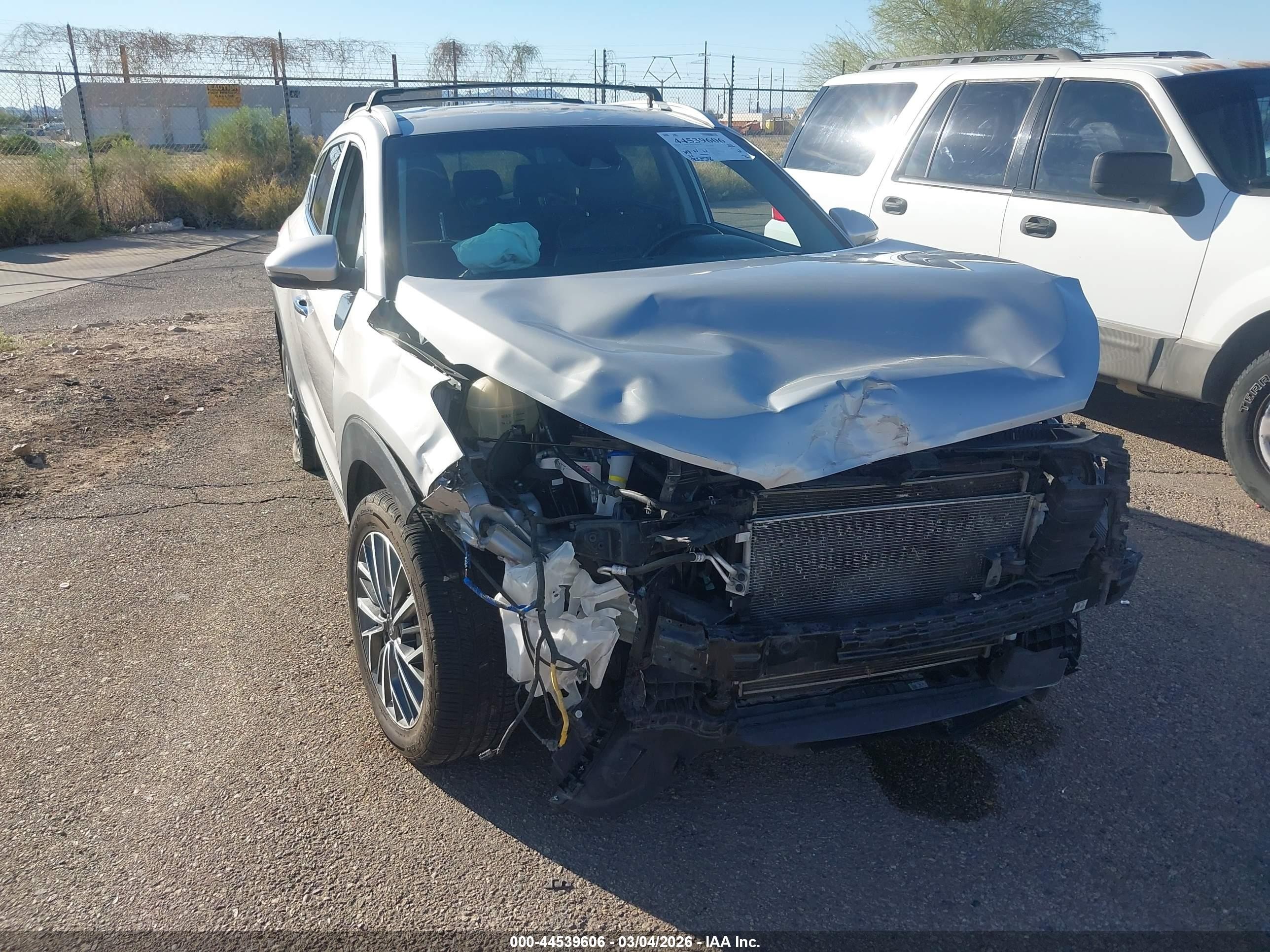 2021 Hyundai Tucson Limited Серебряный vin: KM8J33ALXMU305845