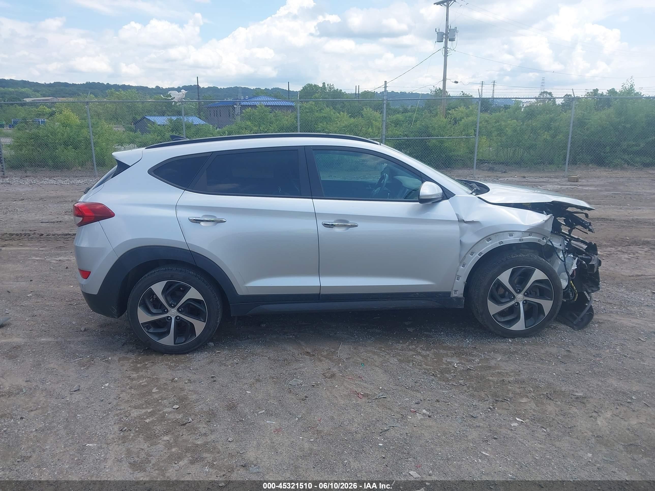 2016 Hyundai Tucson Limited Silver vin: KM8J3CA20GU119114