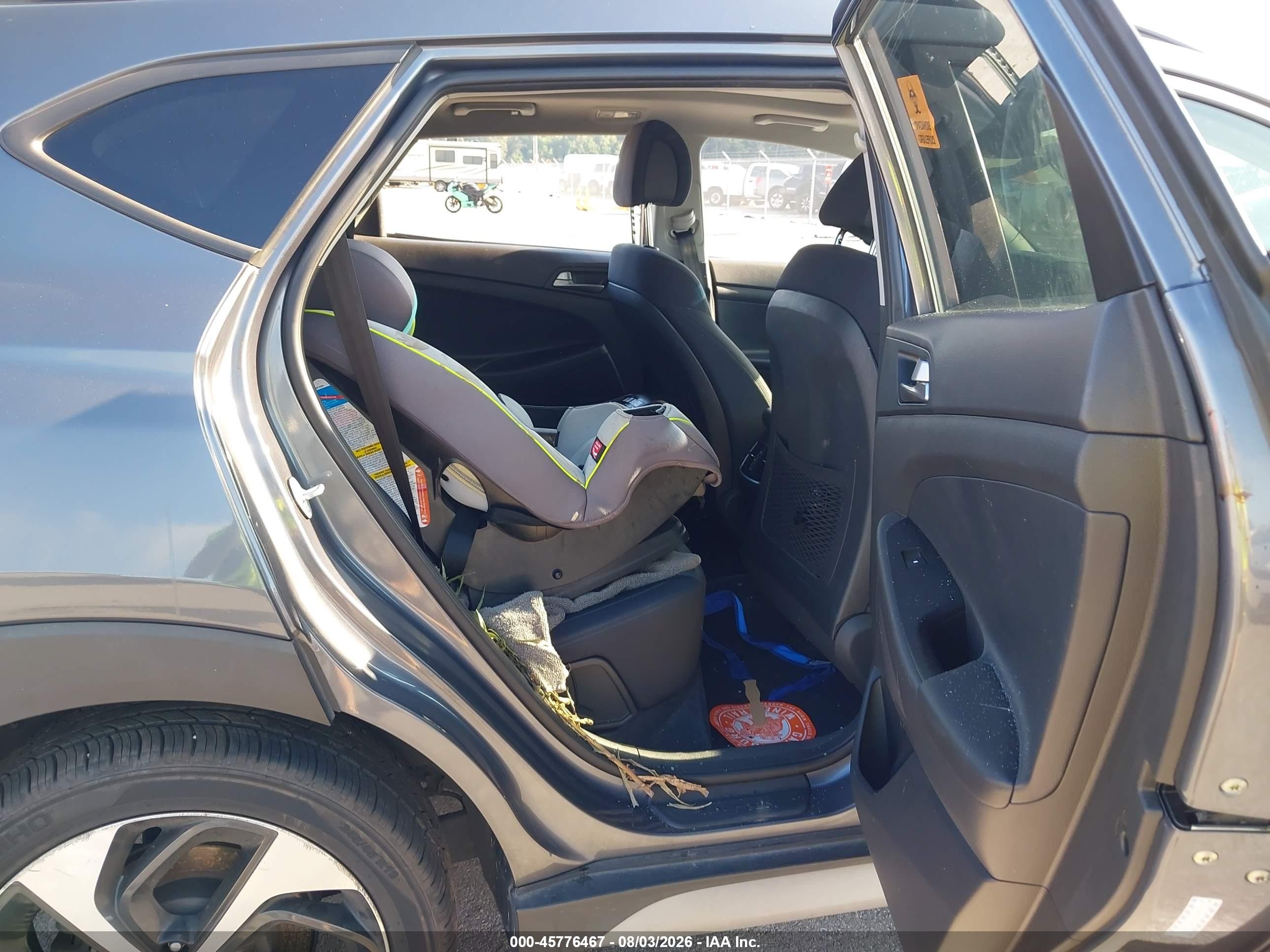 2018 Hyundai Tucson Value Gray vin: KM8J3CA21JU619919