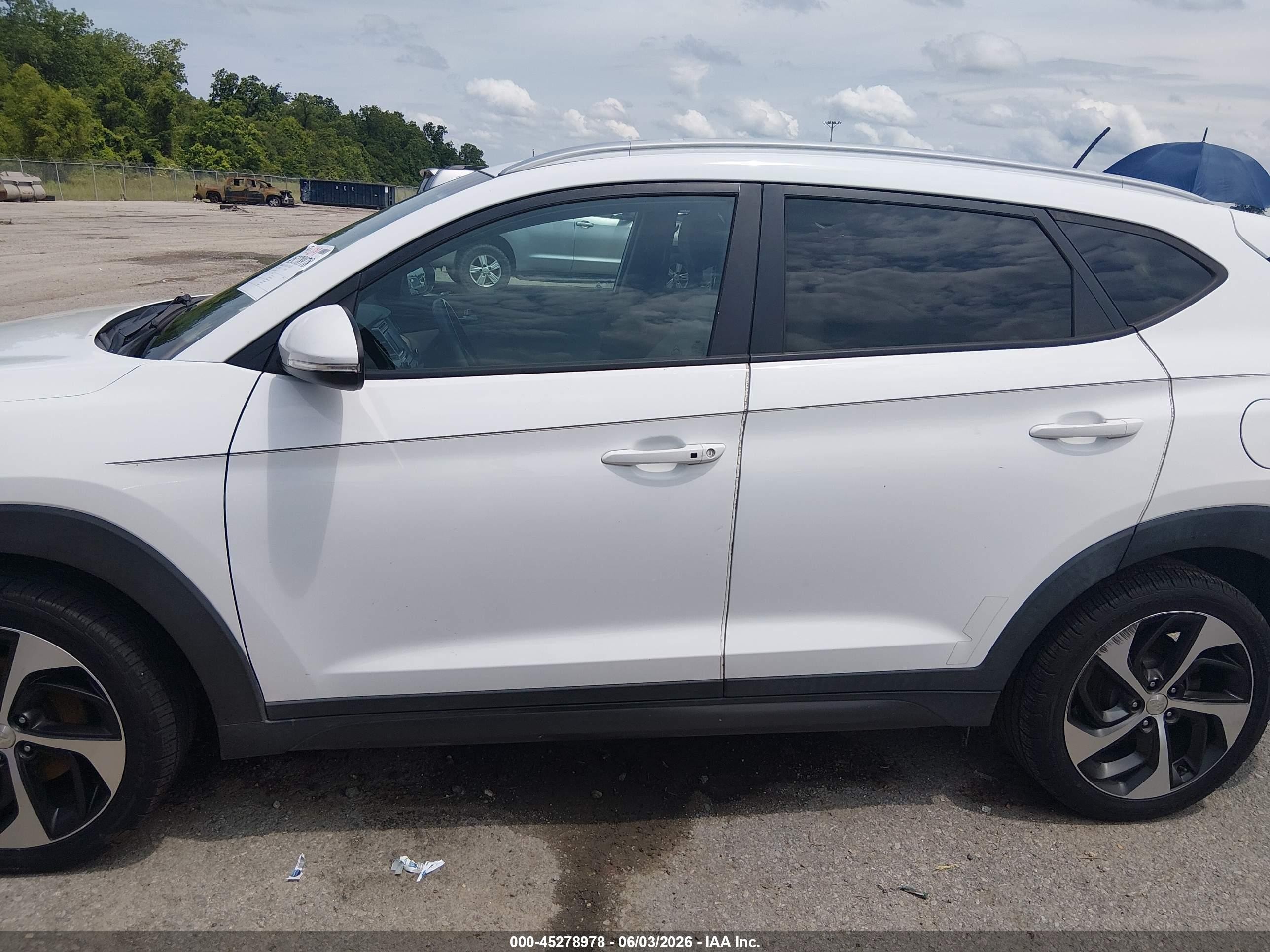 2016 Hyundai Tucson Sport Белый vin: KM8J3CA23GU062990
