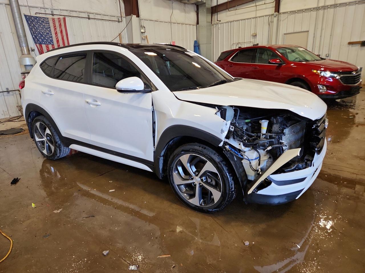 2018 Hyundai Tucson Value Белый vin: KM8J3CA23JU748115