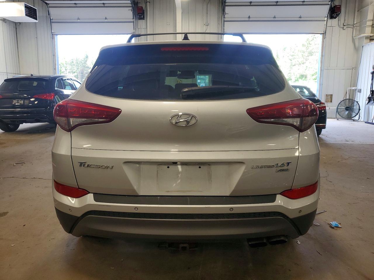 2016 Hyundai Tucson Limited Silver vin: KM8J3CA24GU156053