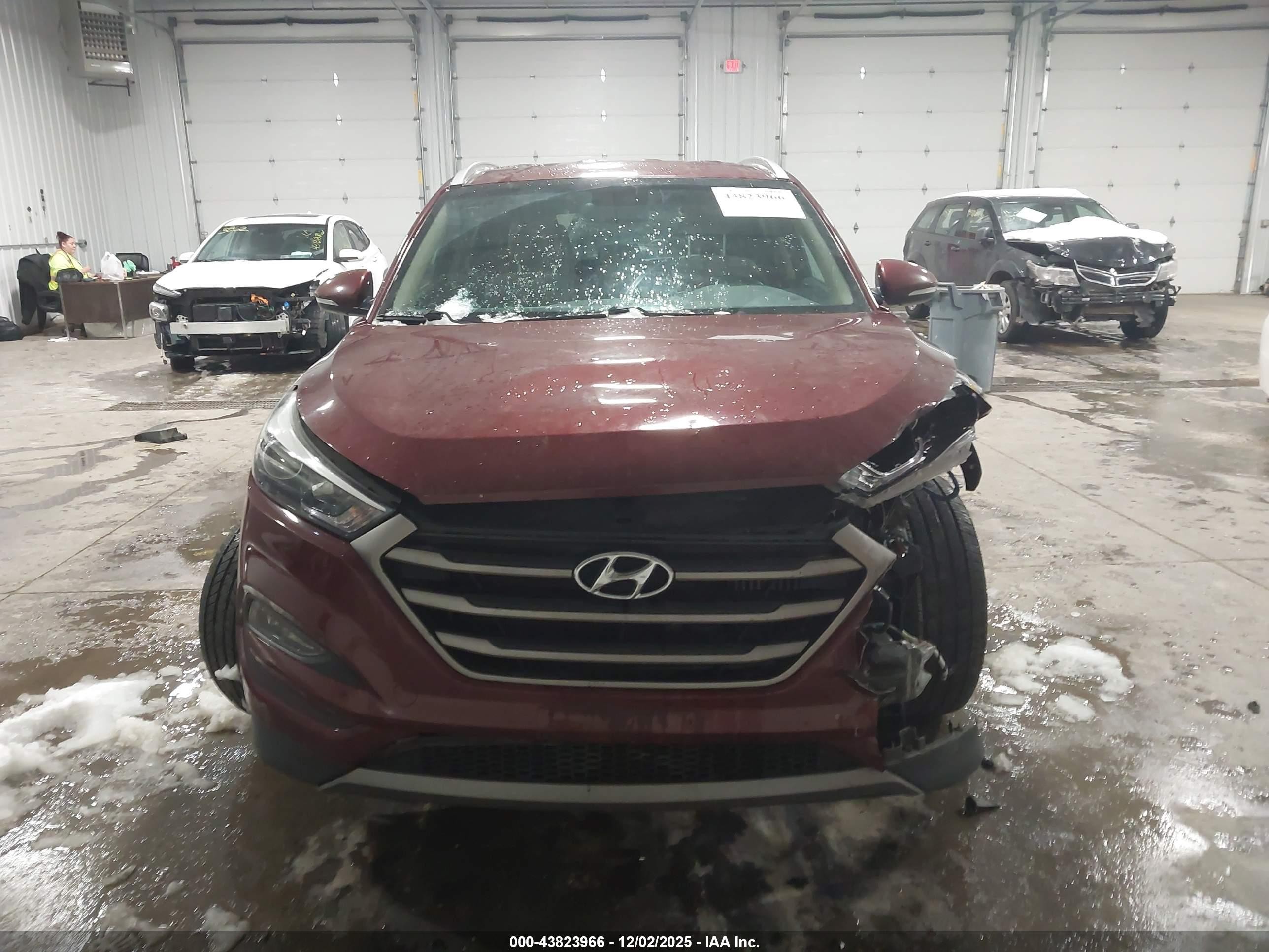 2016 Hyundai Tucson Sport Красный vin: KM8J3CA26GU223333