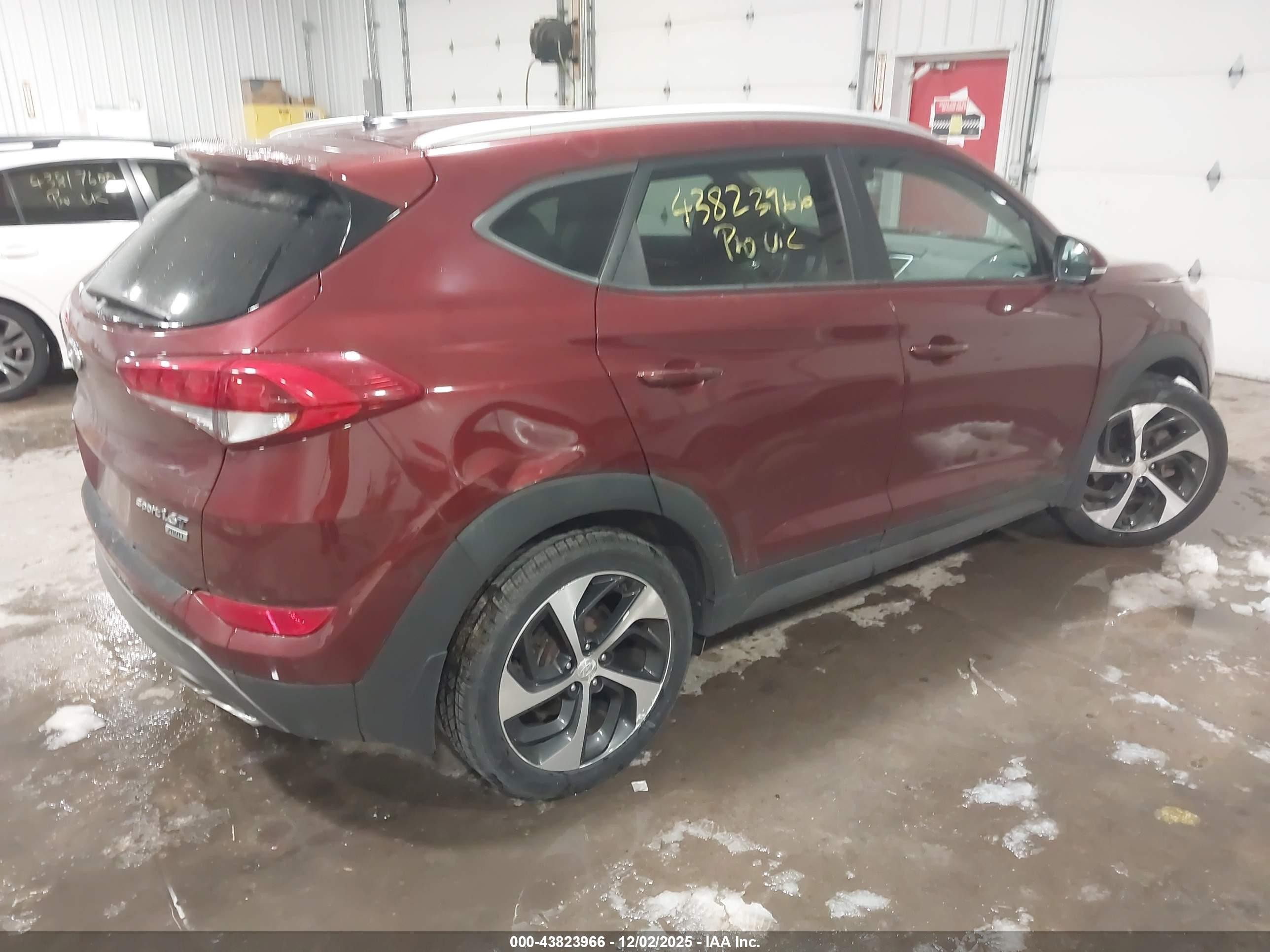 2016 Hyundai Tucson Sport Красный vin: KM8J3CA26GU223333