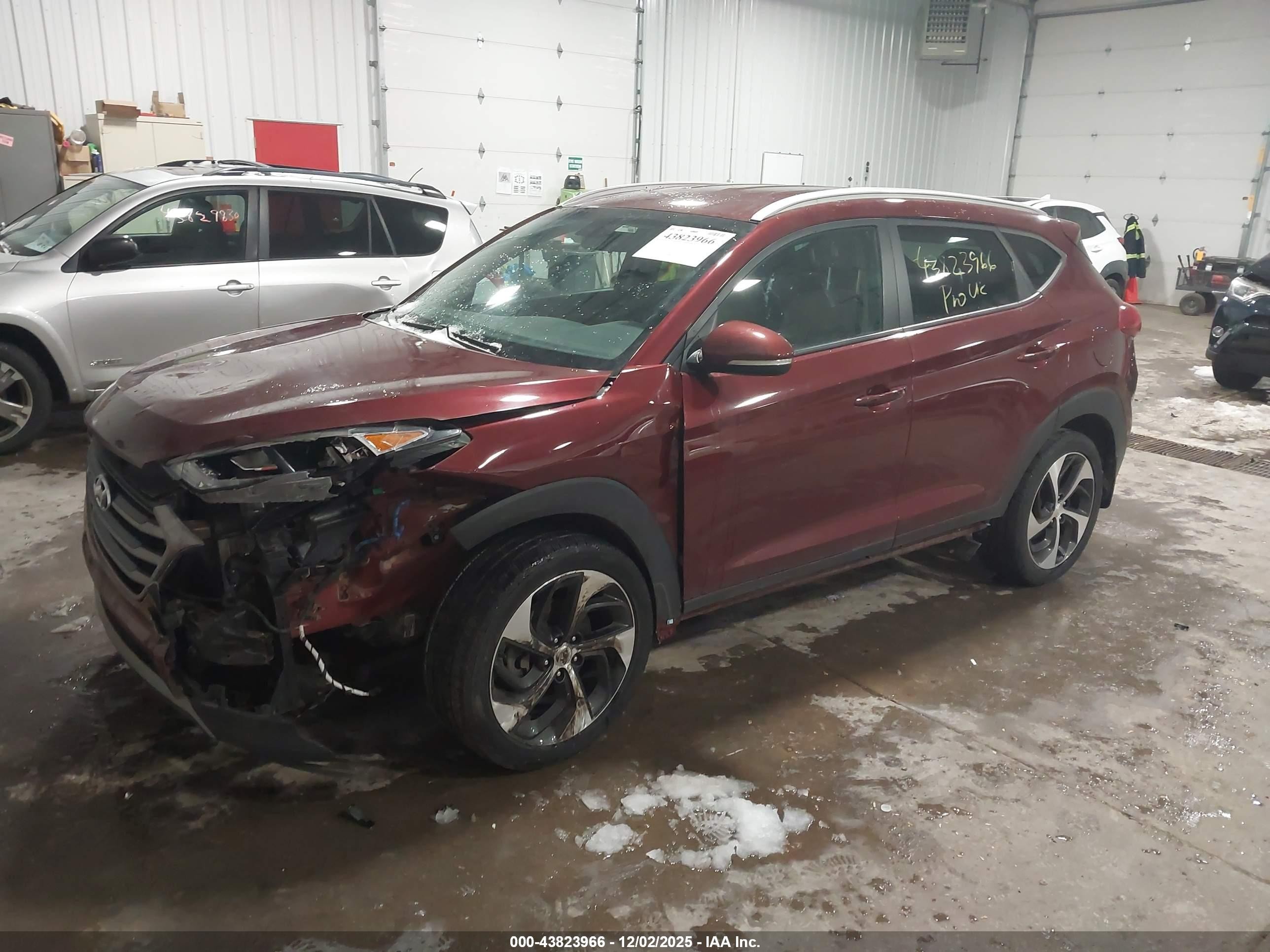 2016 Hyundai Tucson Sport Красный vin: KM8J3CA26GU223333