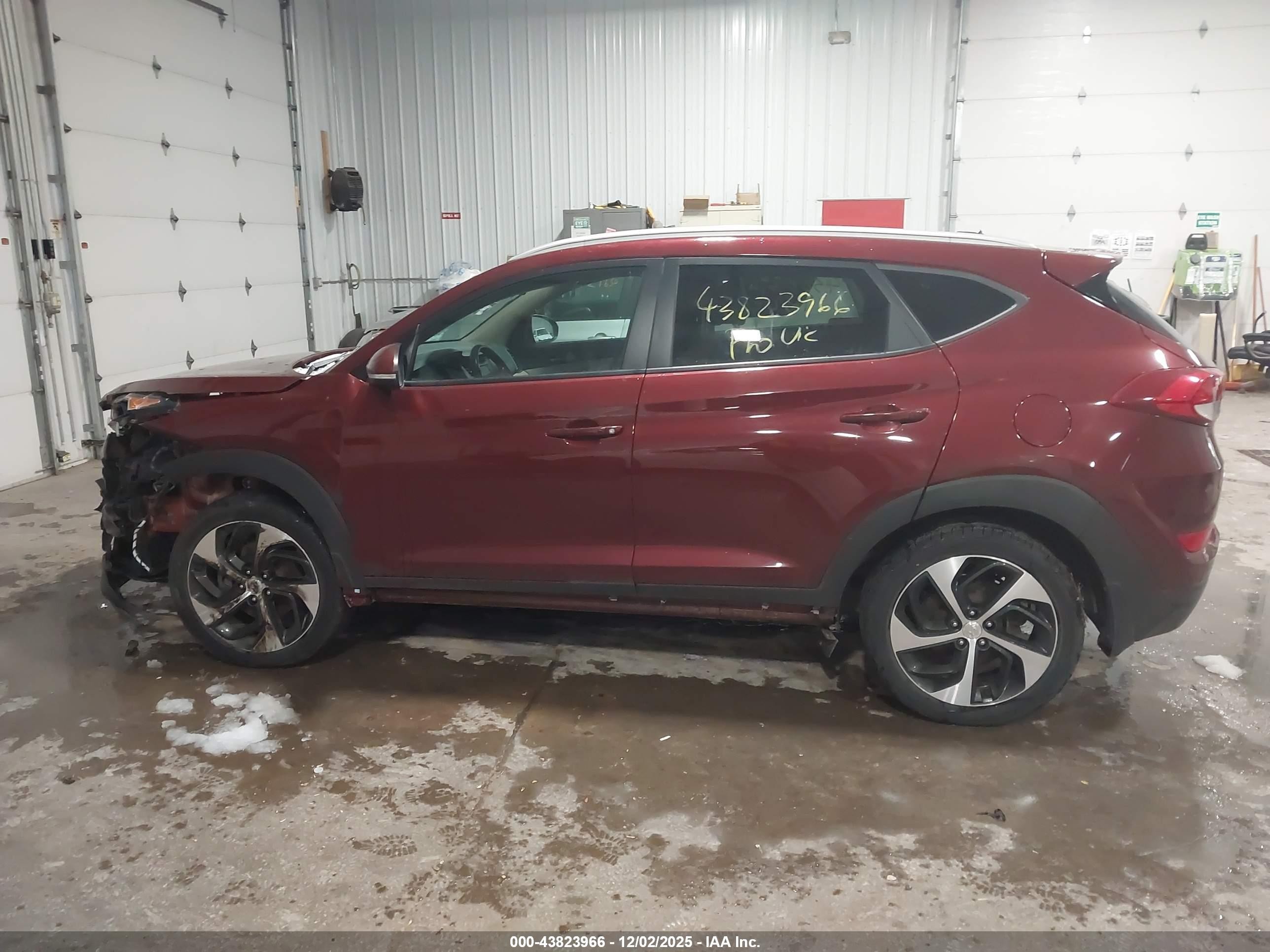 2016 Hyundai Tucson Sport Красный vin: KM8J3CA26GU223333