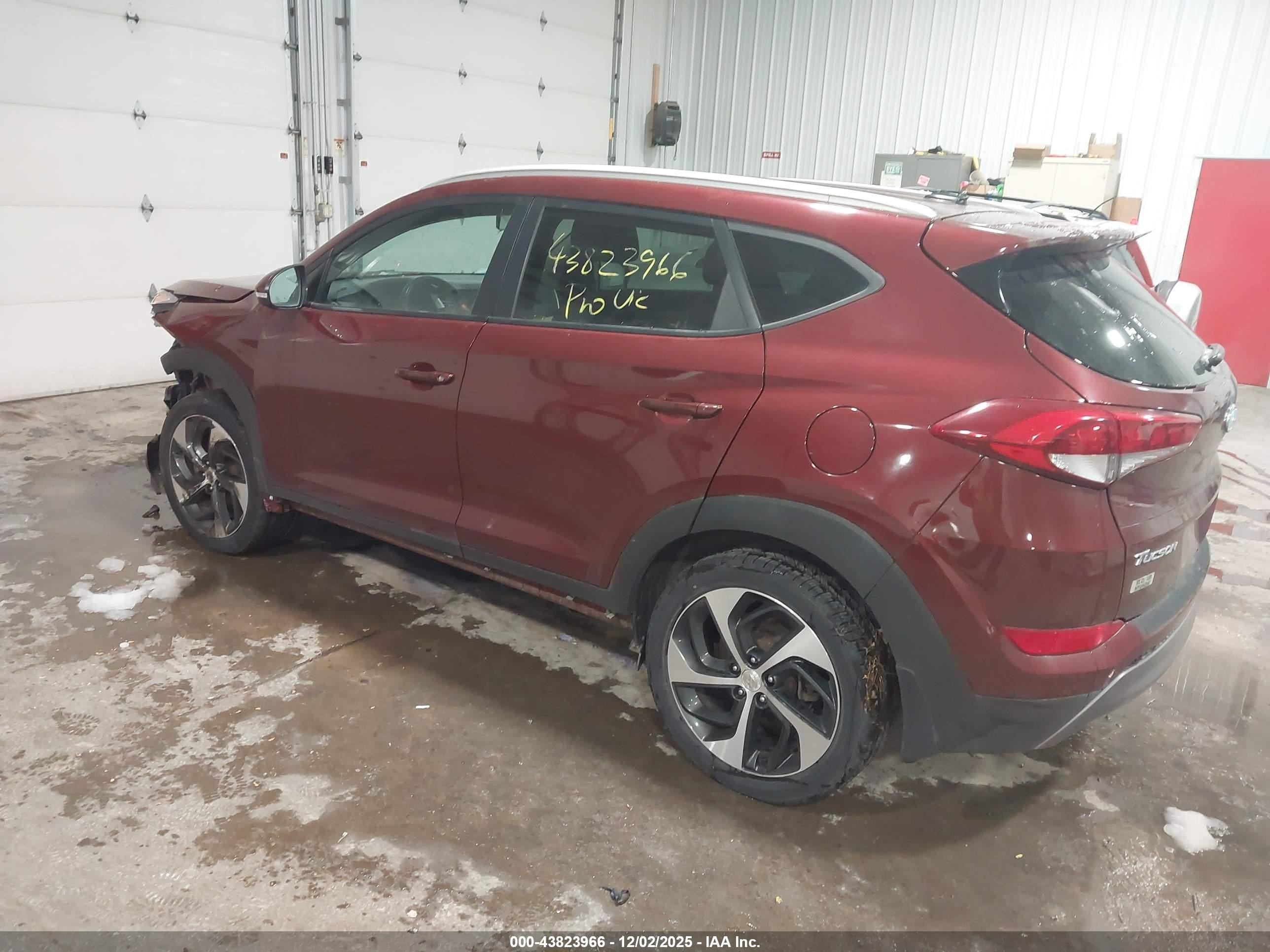2016 Hyundai Tucson Sport Красный vin: KM8J3CA26GU223333