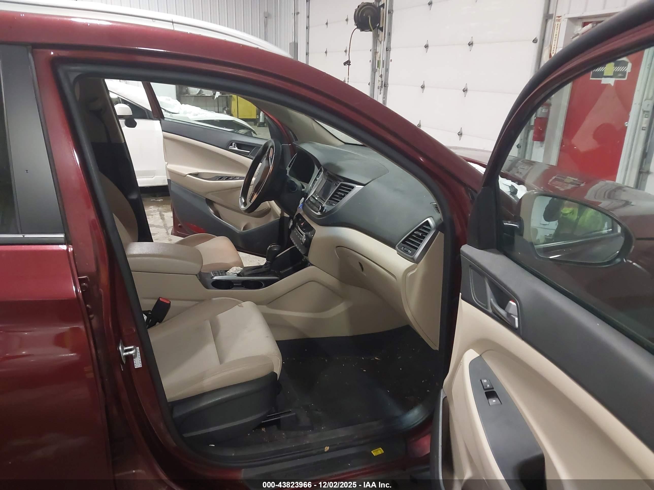 2016 Hyundai Tucson Sport Красный vin: KM8J3CA26GU223333