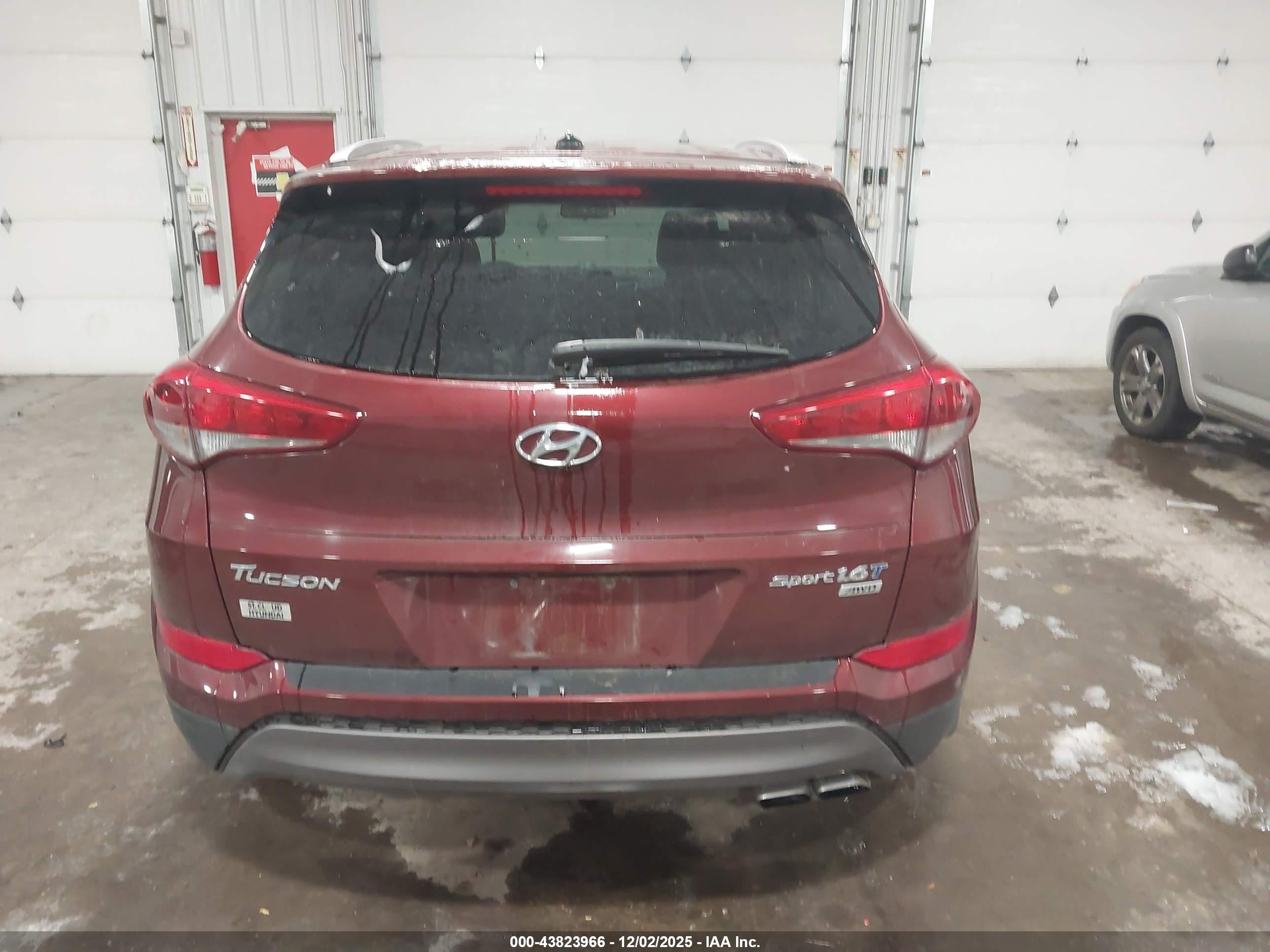 2016 Hyundai Tucson Sport Красный vin: KM8J3CA26GU223333