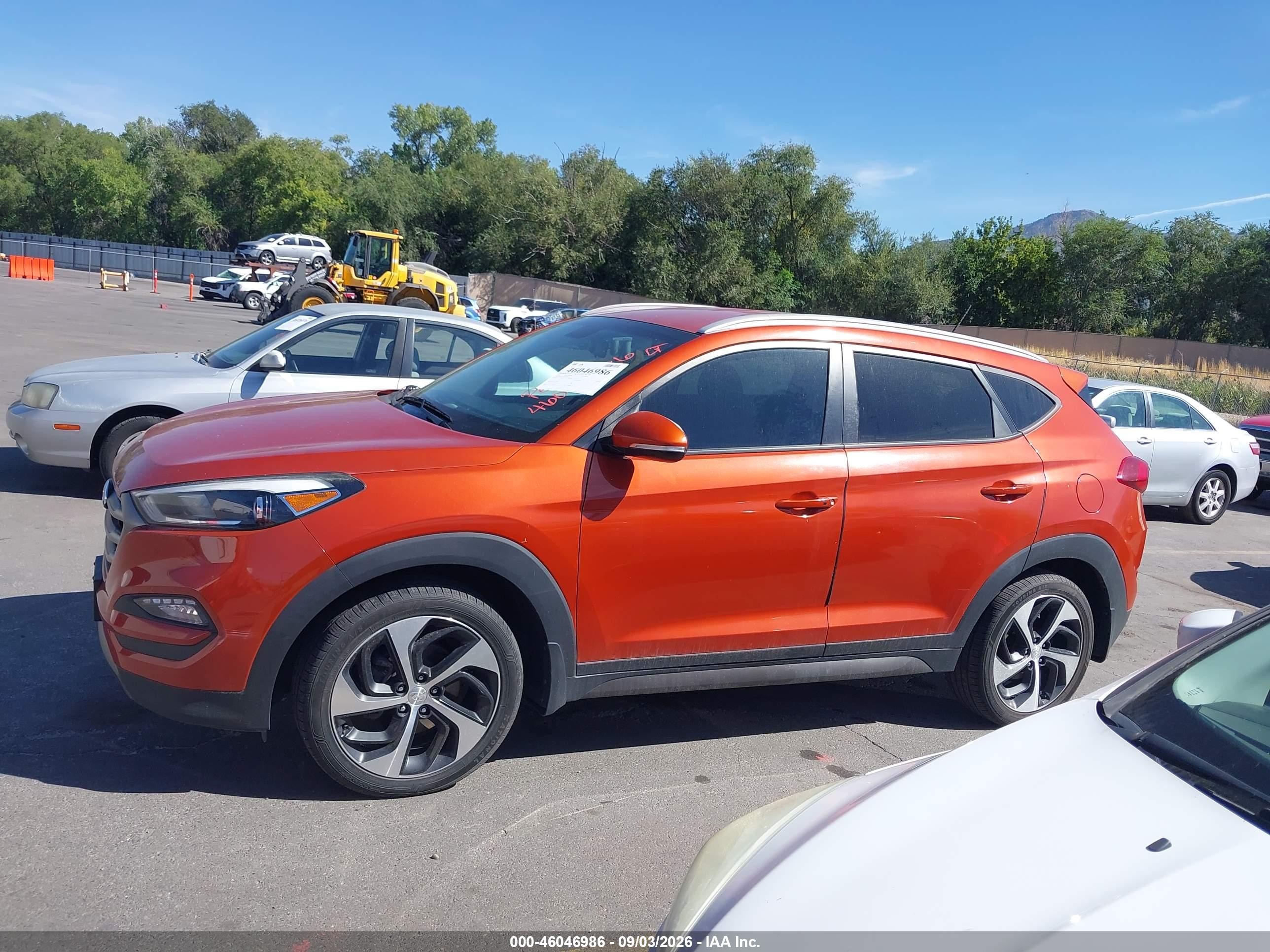 2016 Hyundai Tucson Sport Orange vin: KM8J3CA29GU068180