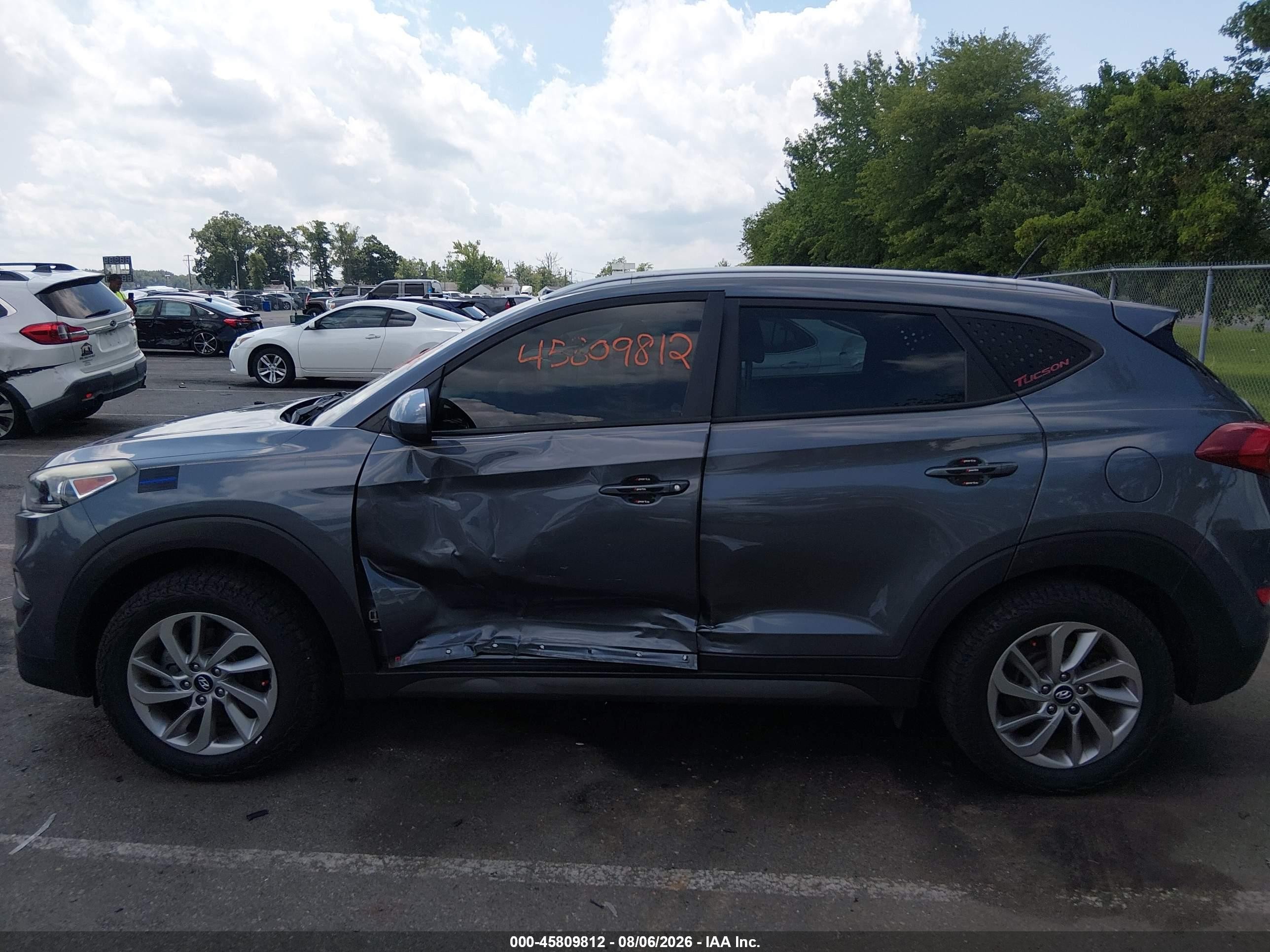 2016 Hyundai Tucson Se Gray vin: KM8J3CA40GU130020