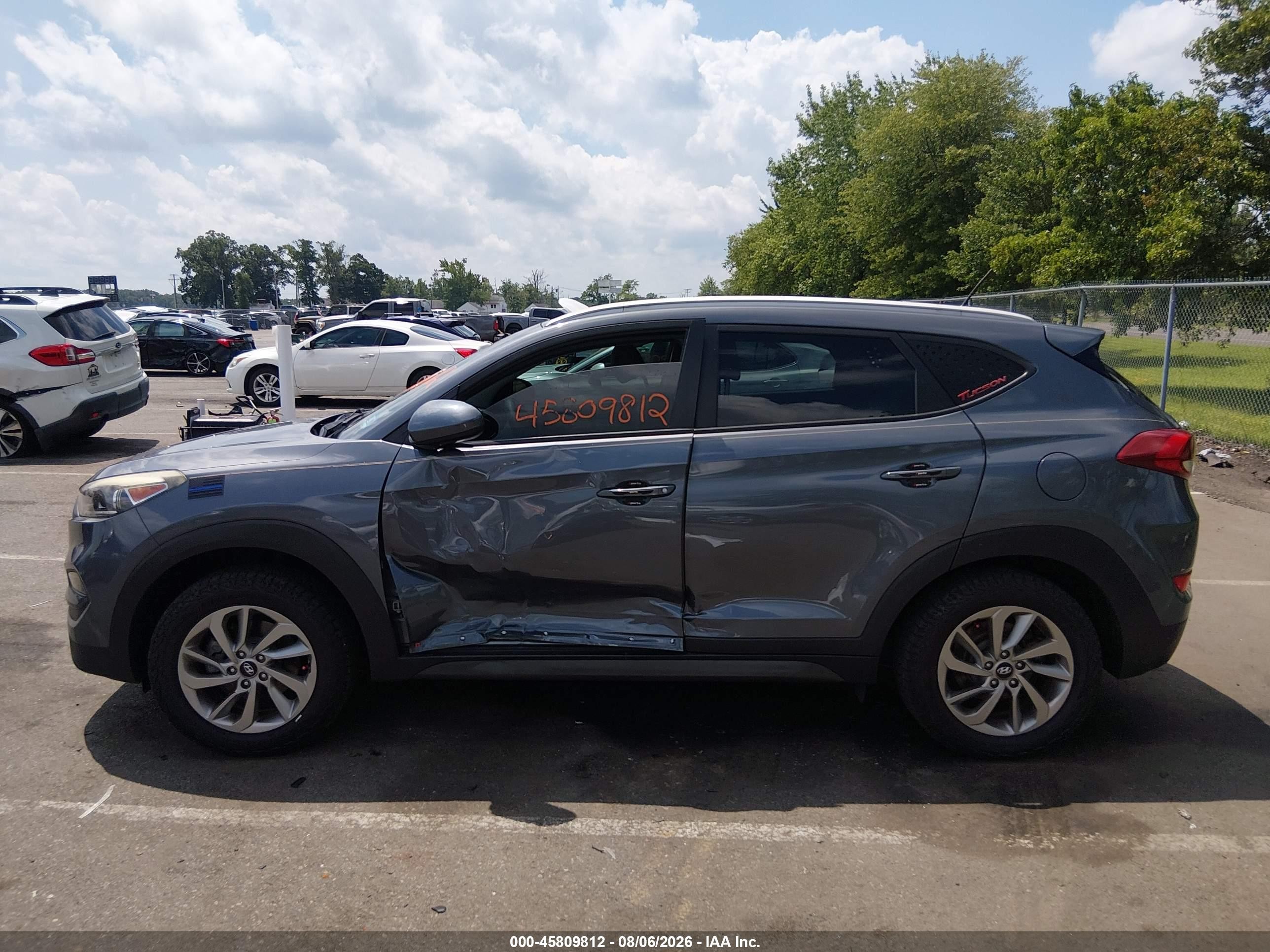 2016 Hyundai Tucson Se Gray vin: KM8J3CA40GU130020