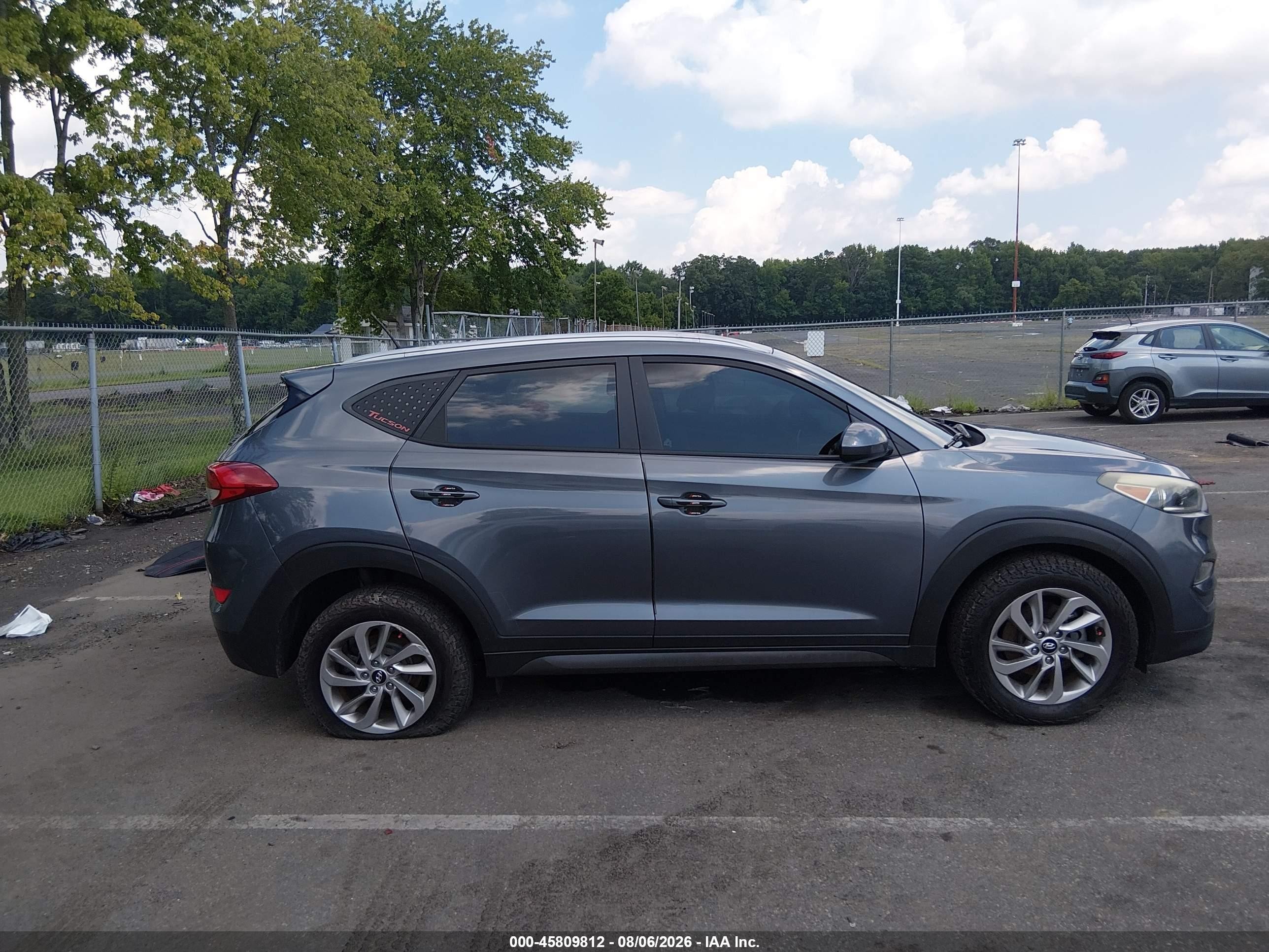 2016 Hyundai Tucson Se Gray vin: KM8J3CA40GU130020