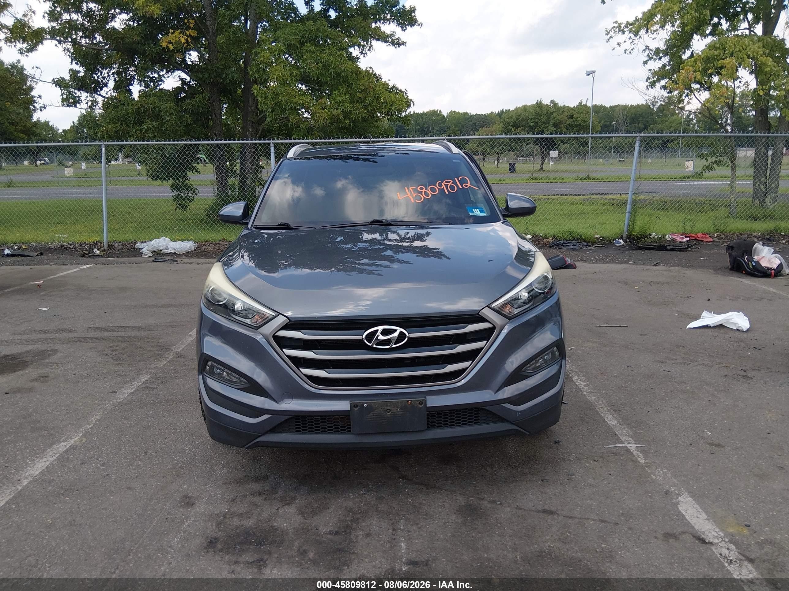 2016 Hyundai Tucson Se Gray vin: KM8J3CA40GU130020