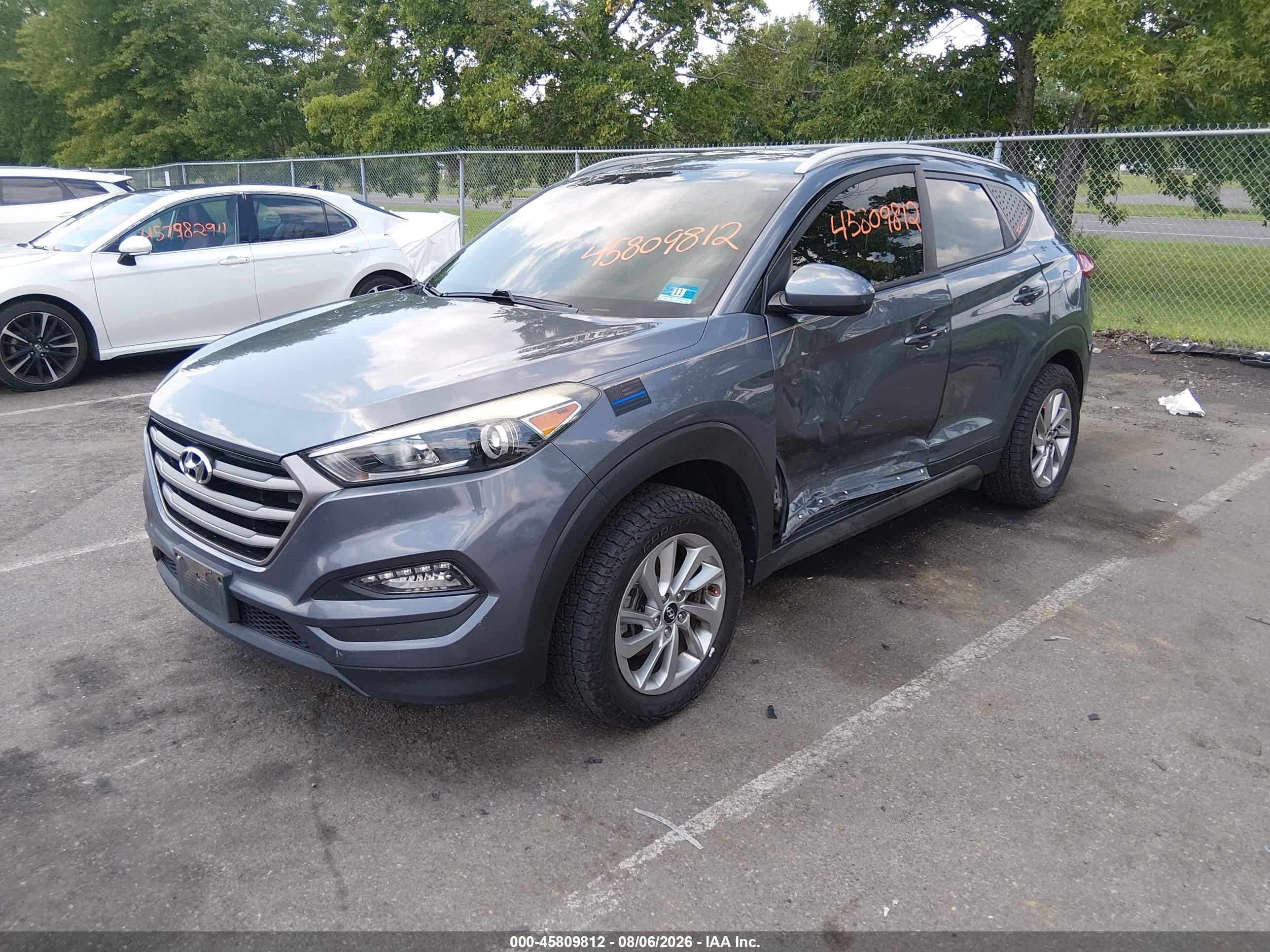2016 Hyundai Tucson Se Gray vin: KM8J3CA40GU130020