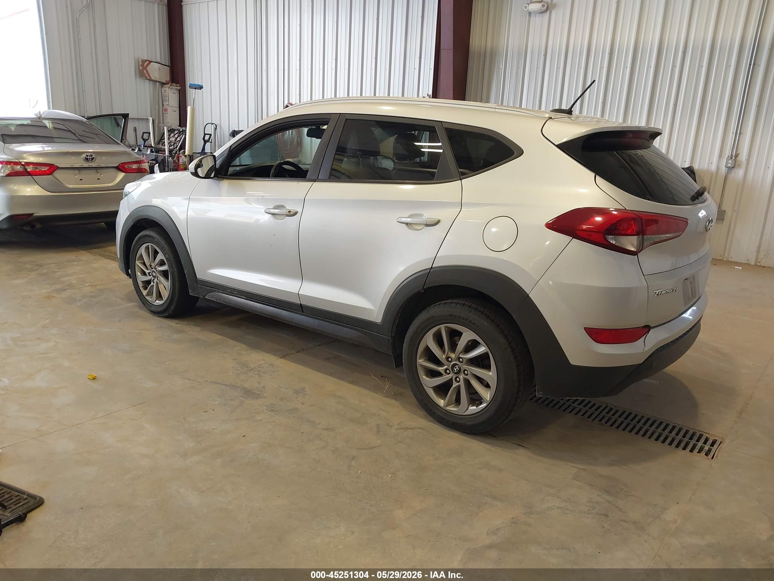 2016 Hyundai Tucson Se Gray vin: KM8J3CA45GU139893