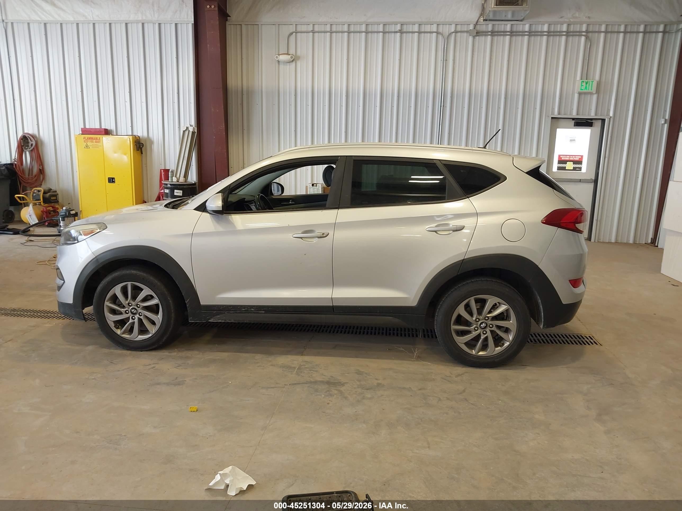2016 Hyundai Tucson Se Gray vin: KM8J3CA45GU139893