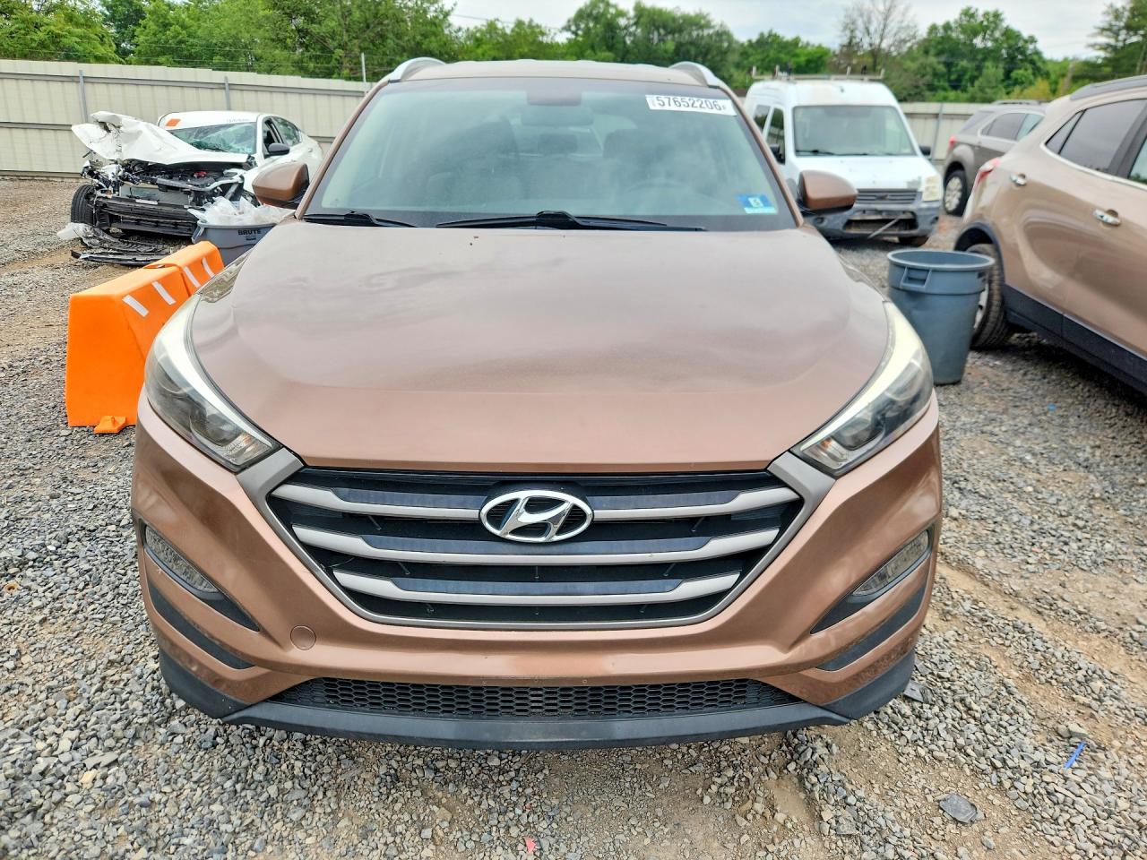 2016 Hyundai Tucson Se Brown vin: KM8J3CA46GU038510