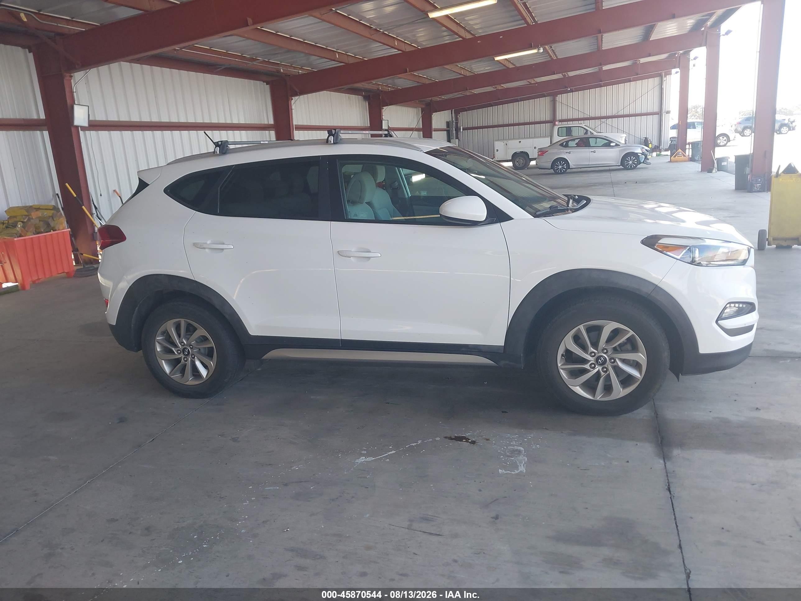 2017 Hyundai Tucson Se White vin: KM8J3CA46HU316761