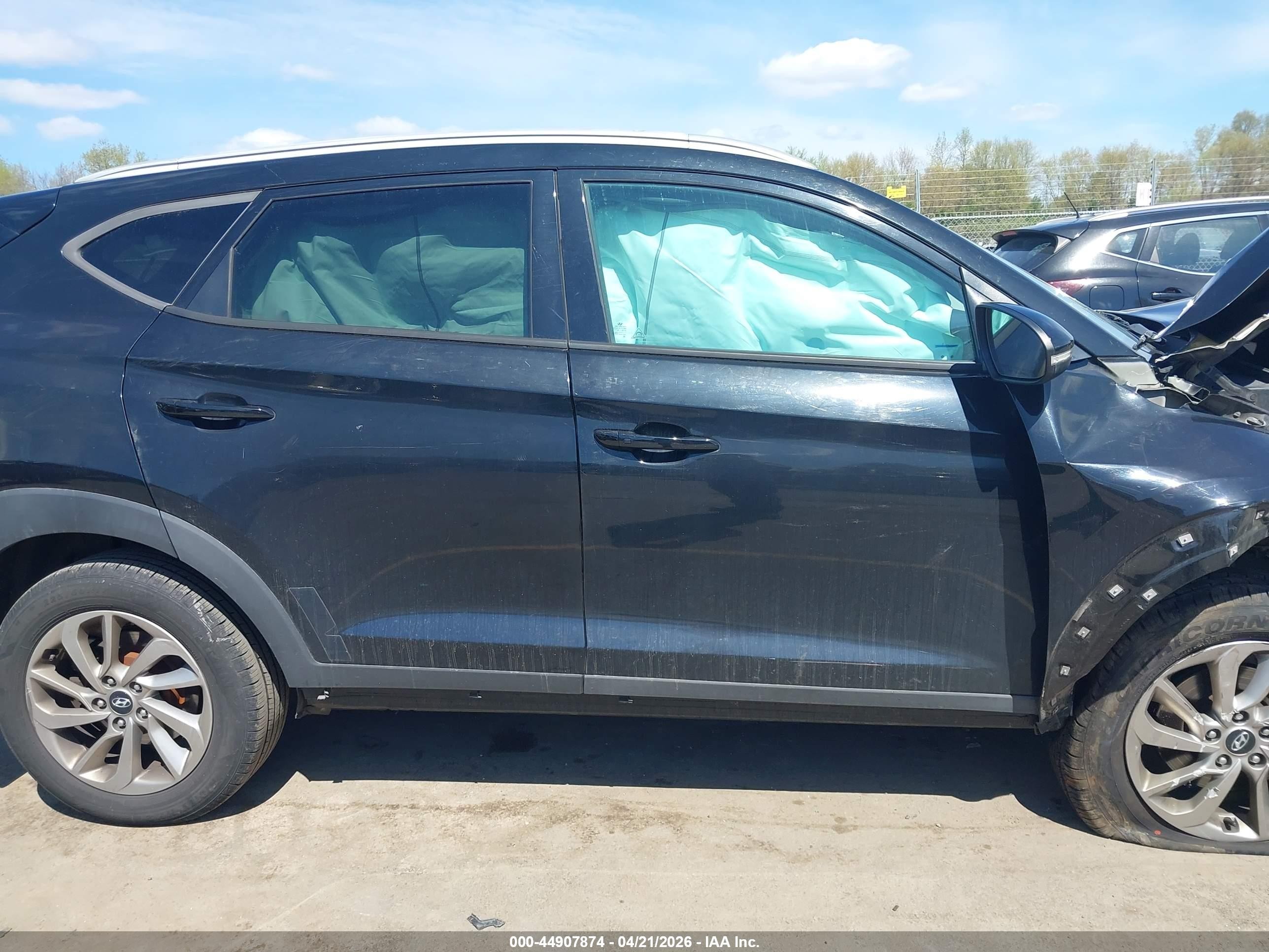 2017 Hyundai Tucson Se Plus Черный vin: KM8J3CA47HU468094