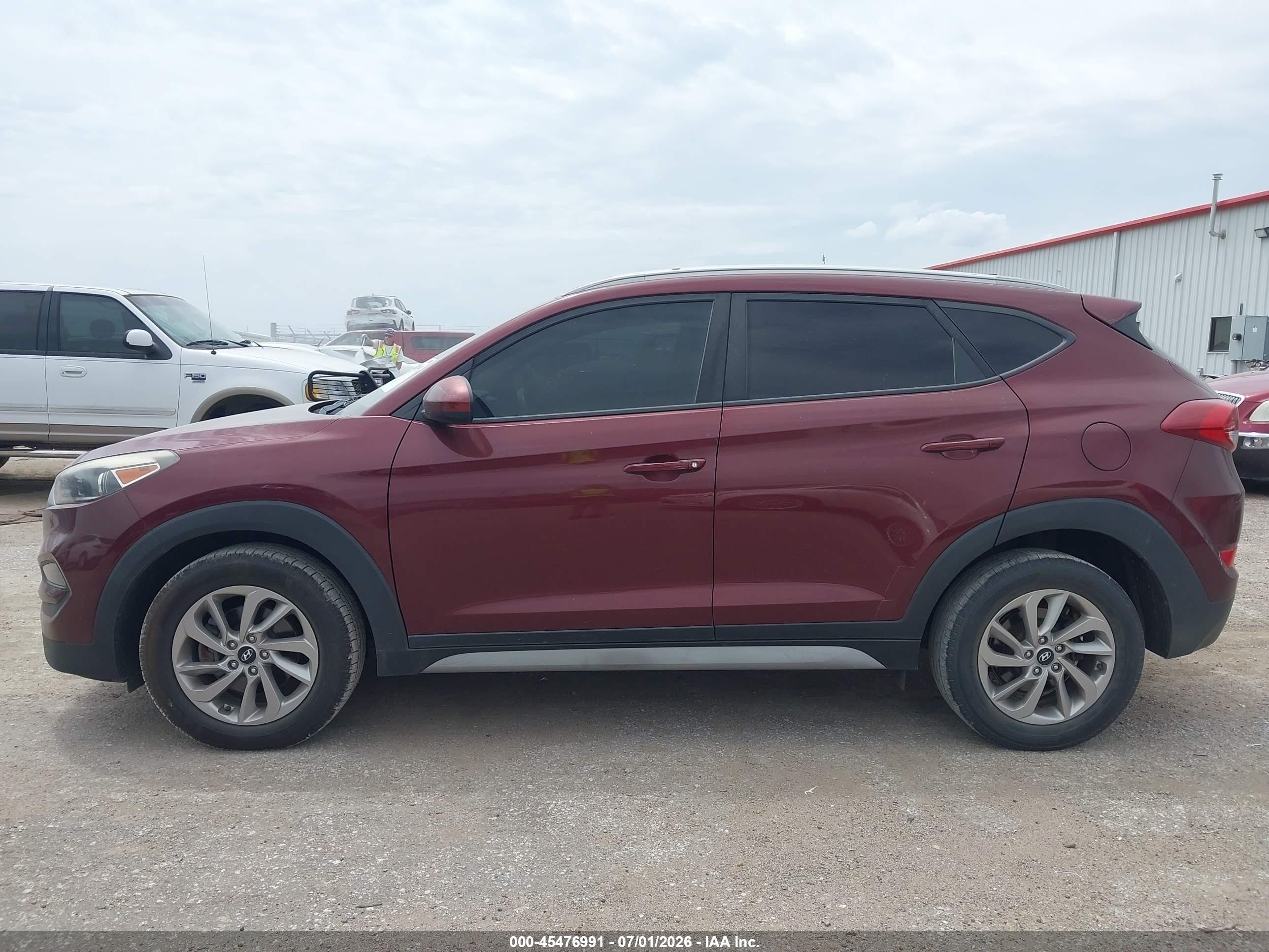 2018 Hyundai Tucson Sel Maroon vin: KM8J3CA48JU619577