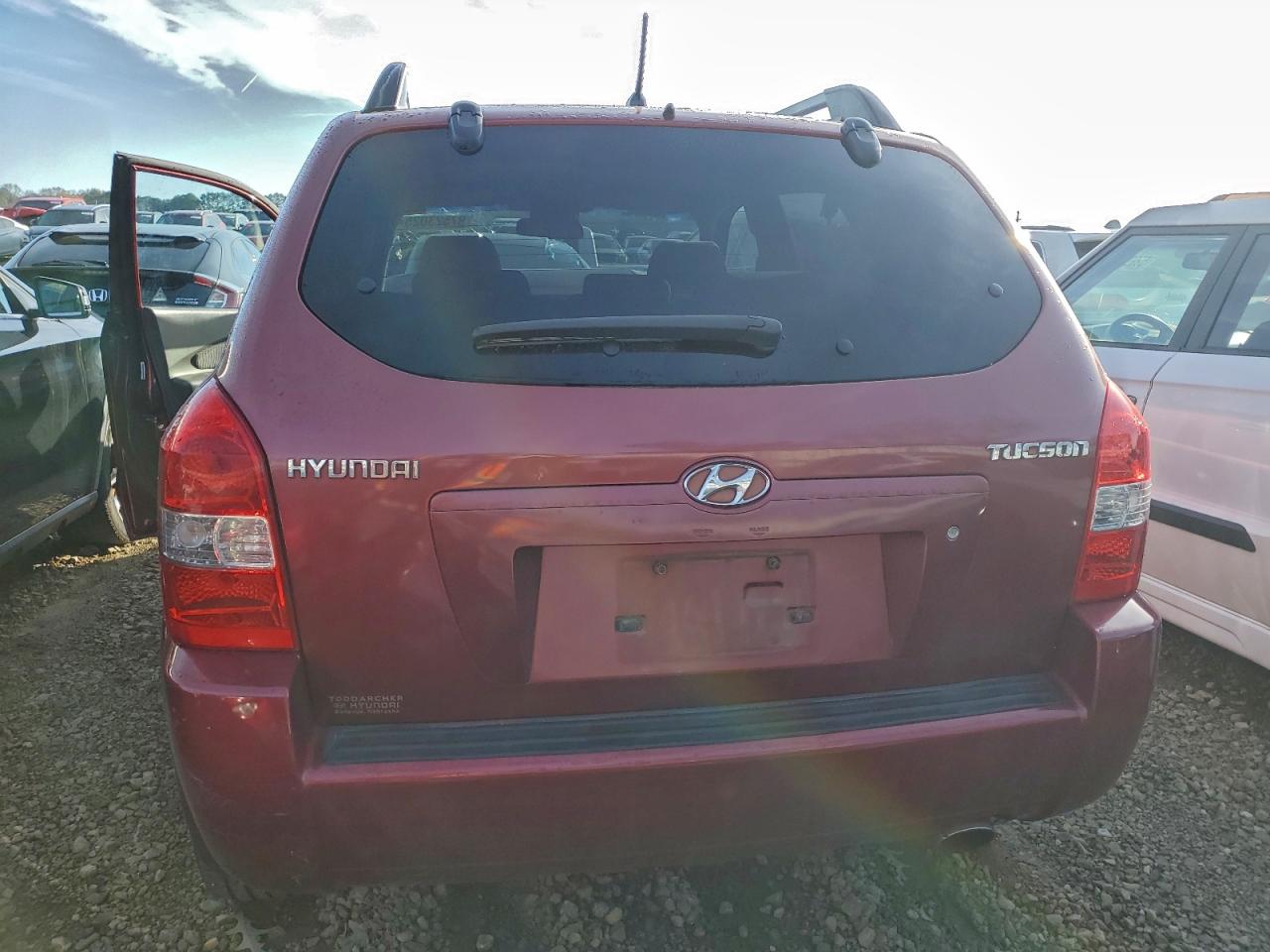 2008 Hyundai Tucson Burgundy vin: KM8JM12B58U816120