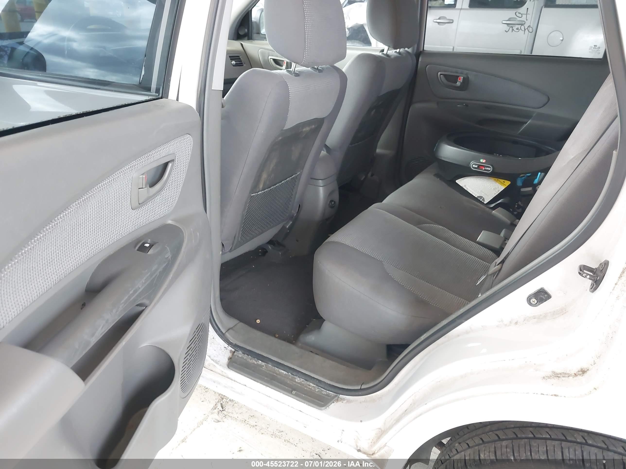 2006 Hyundai Tucson Gl White vin: KM8JM72B66U327712