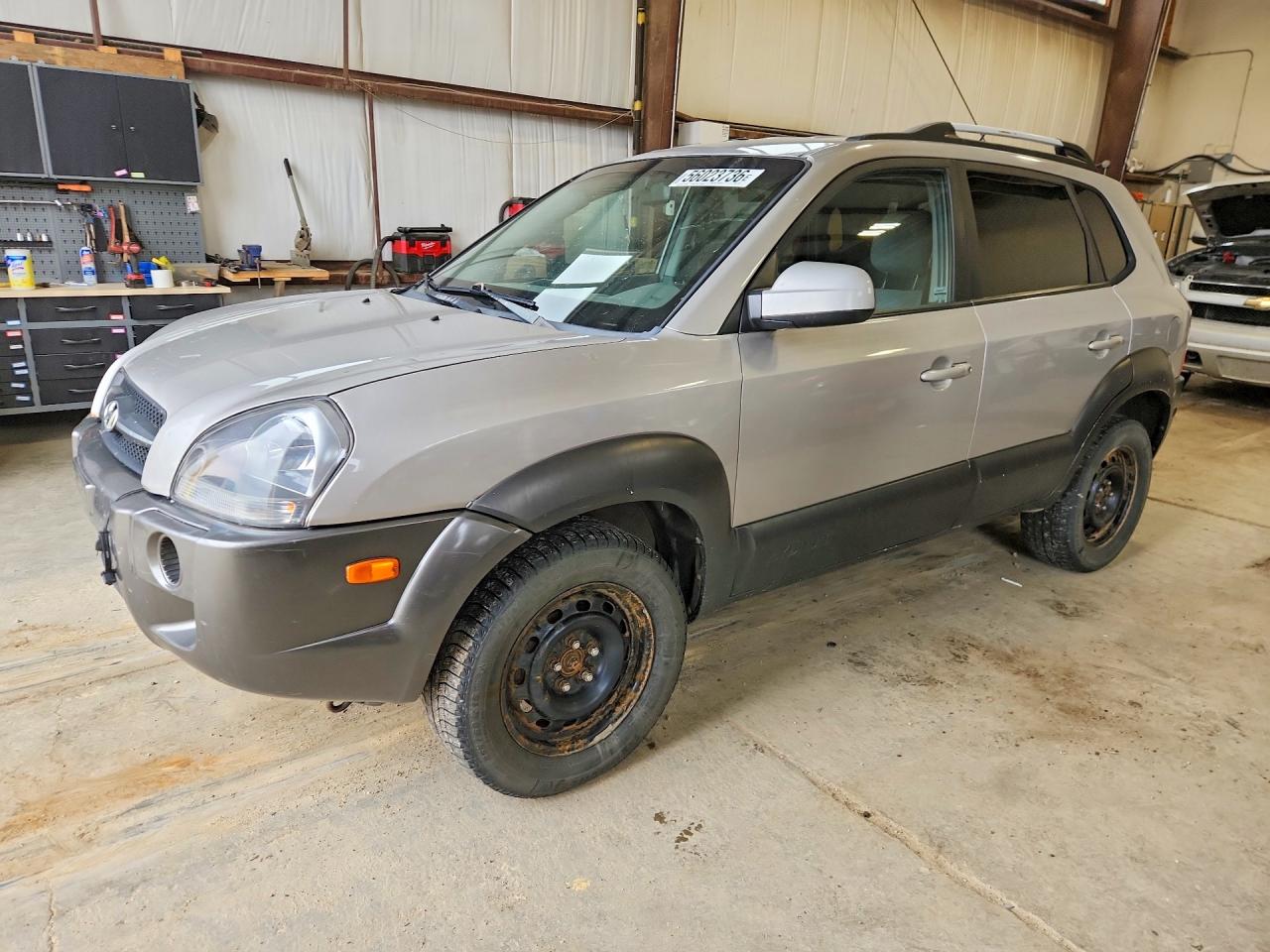 2005 Hyundai Tucson Gl Серебряный vin: KM8JM72D75U175357