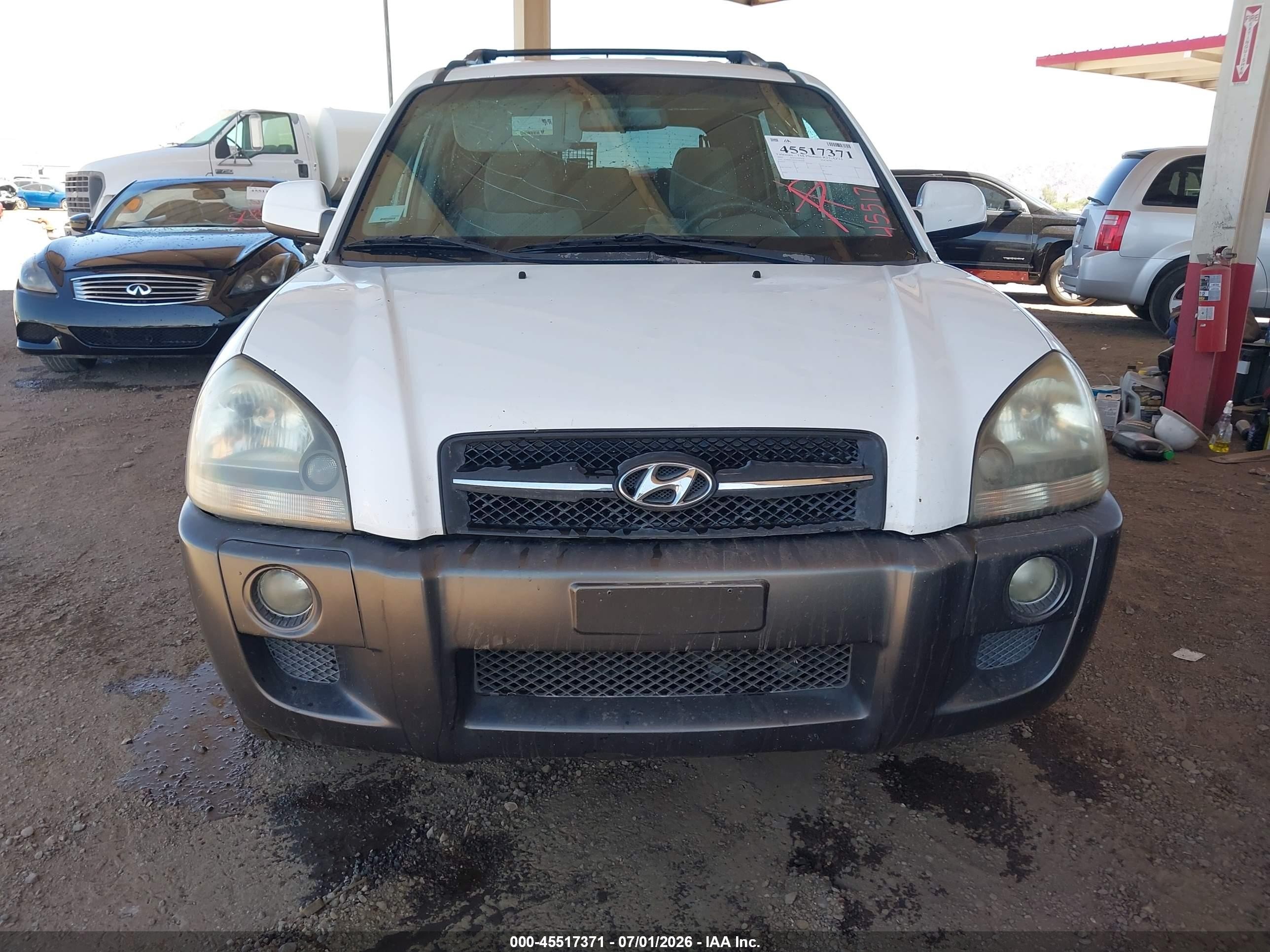 2005 Hyundai Tucson Gls/lx White vin: KM8JN72D25U042440