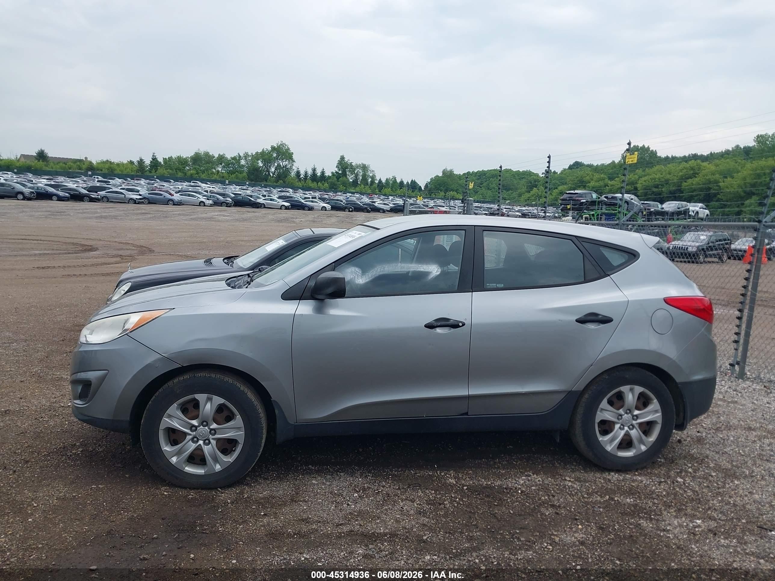 2011 Hyundai Tucson Gl Серый vin: KM8JT3AB8BU123162