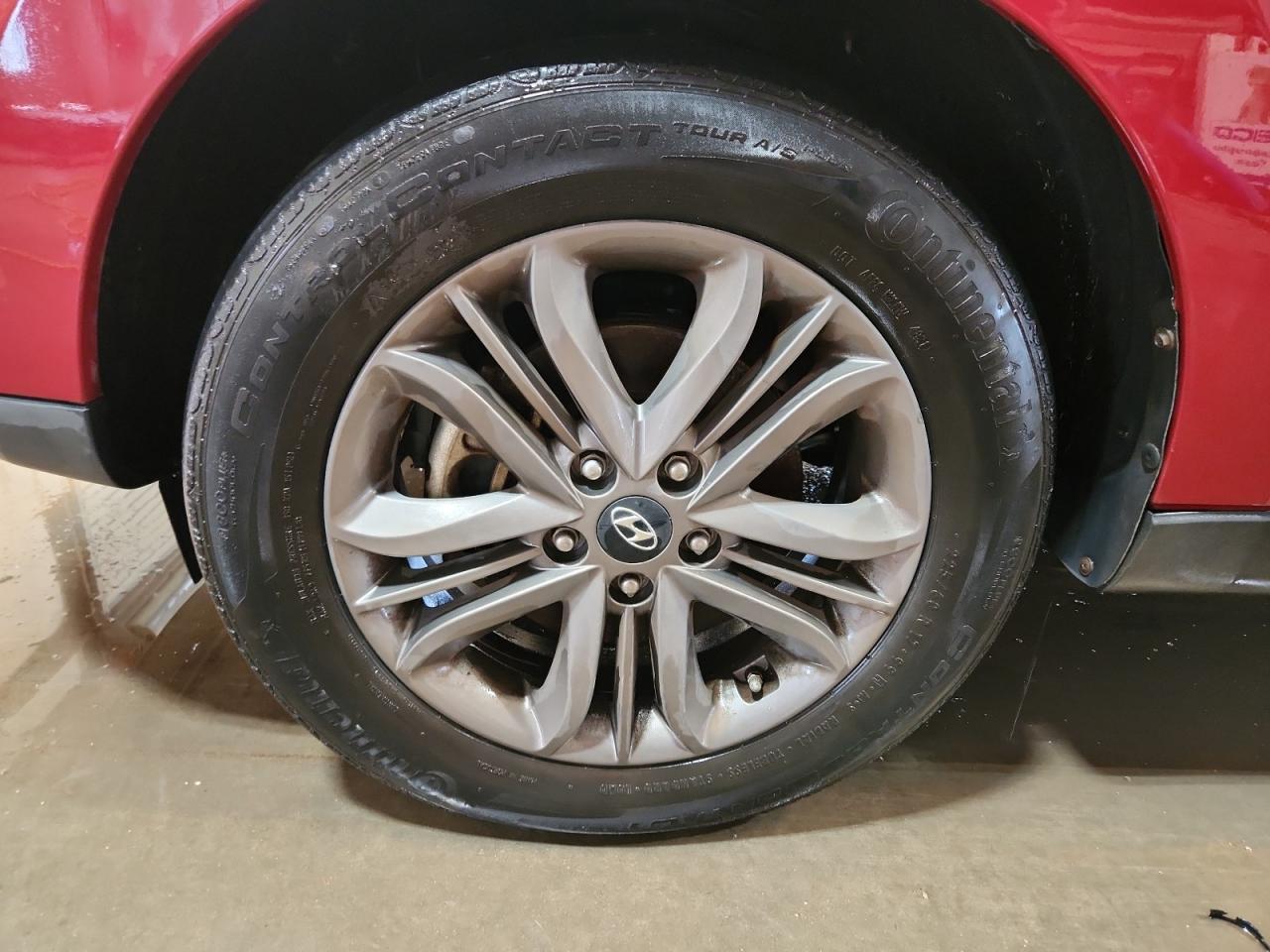2015 Hyundai Tucson Gls Red vin: KM8JT3AFXFU051440 Damage: Left Front Wheel, Chipped, 3