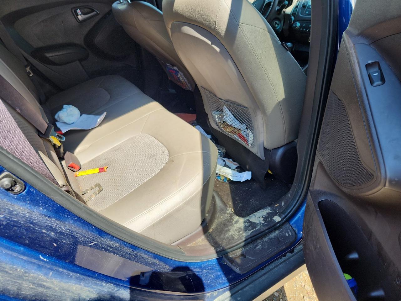 2015 Hyundai Tucson Gls Blue vin: KM8JTCAF7FU976869 Damage: Right Rear Carpet, Stained, Permanent