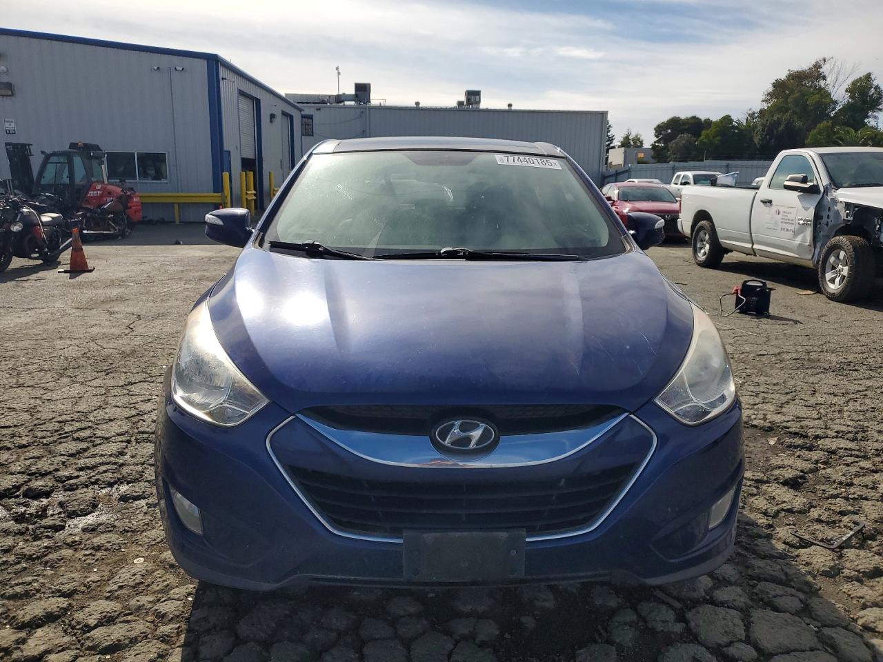 2010 Hyundai Tuson Blue vin: KM8JU3AC0AU016028
