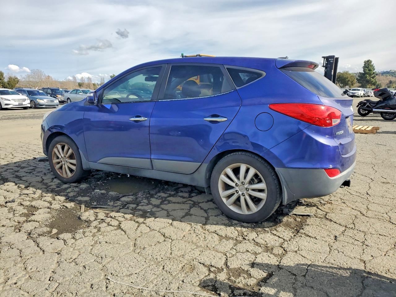 2010 Hyundai Tuson Blue vin: KM8JU3AC0AU016028