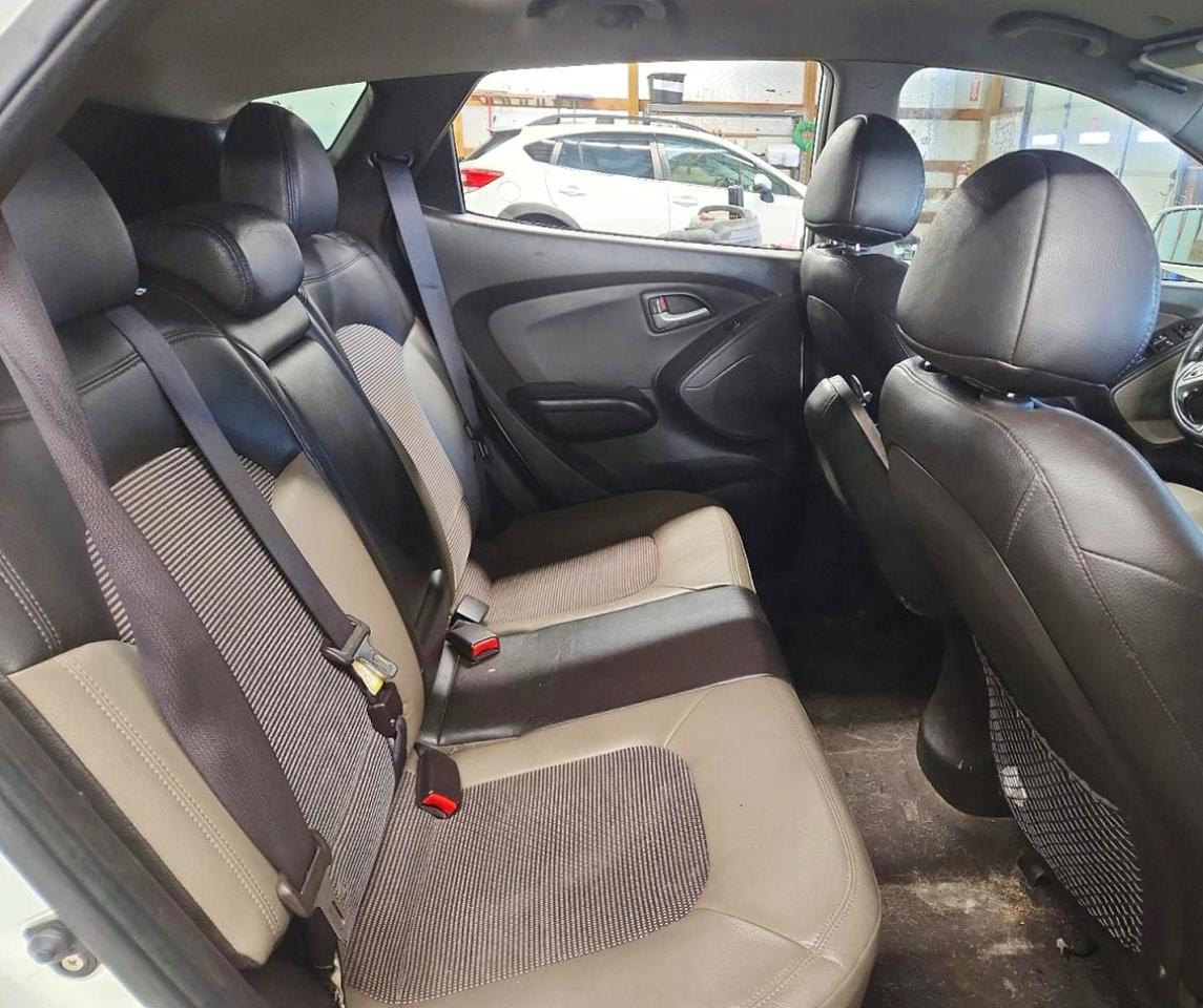 2010 Hyundai Tucson Gls White vin: KM8JU3AC0AU111978