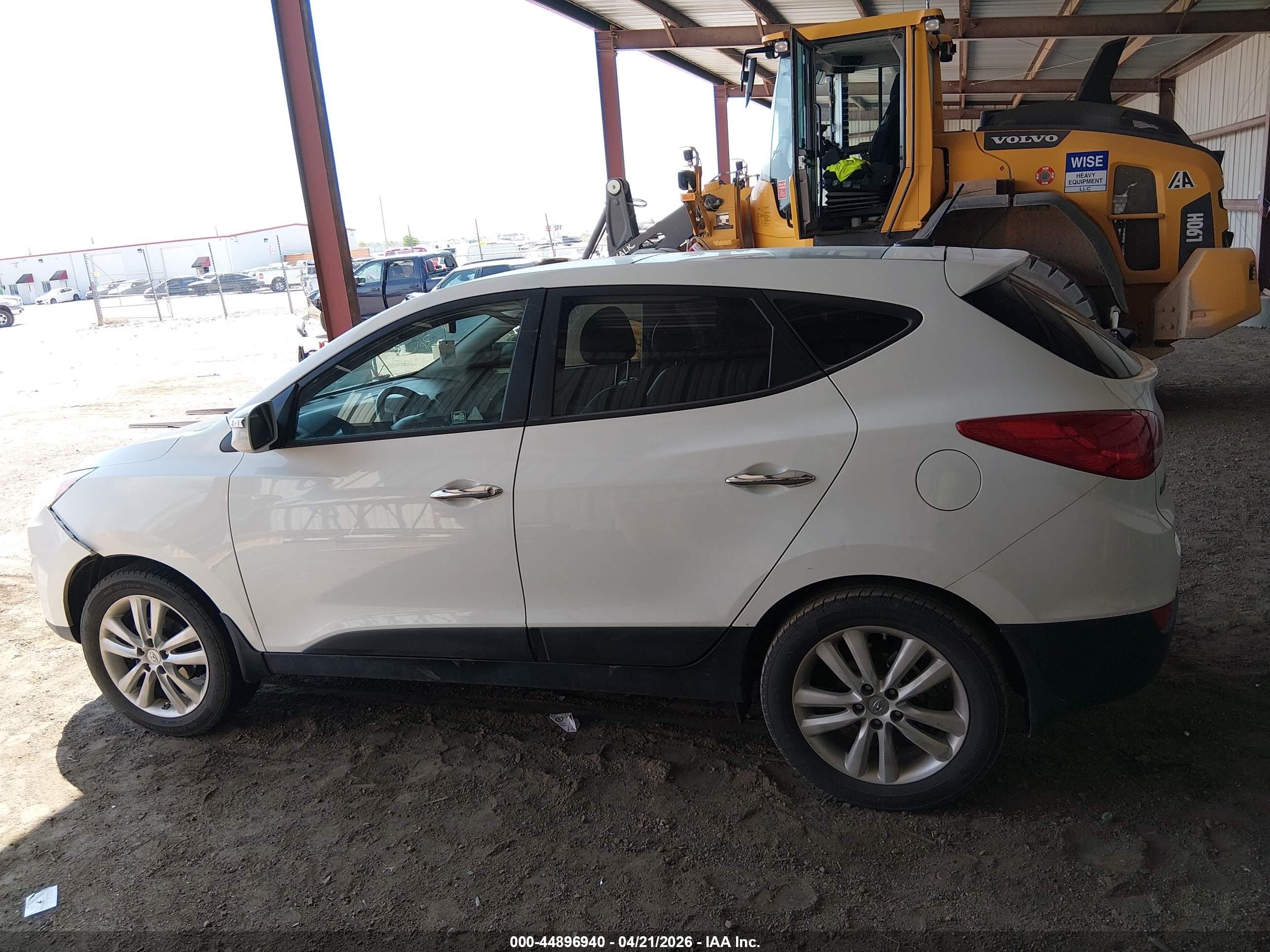 2011 Hyundai Tucson Limited White vin: KM8JU3AC2BU312170