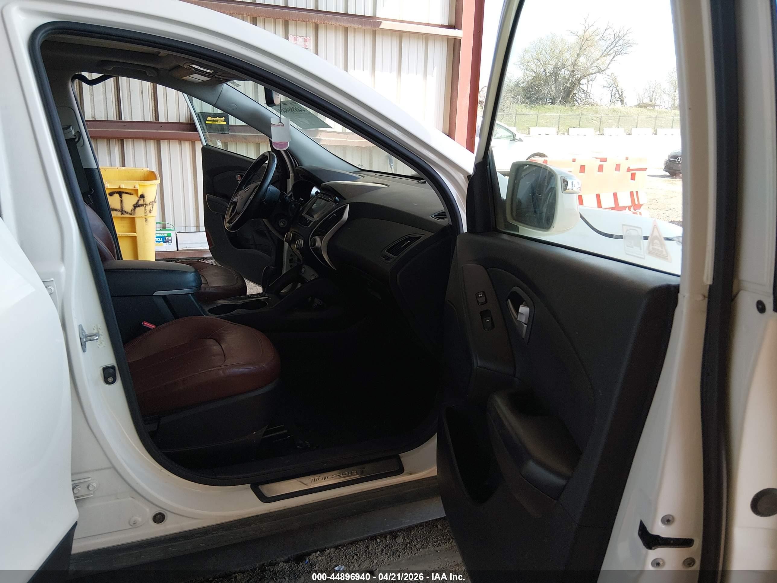2011 Hyundai Tucson Limited White vin: KM8JU3AC2BU312170