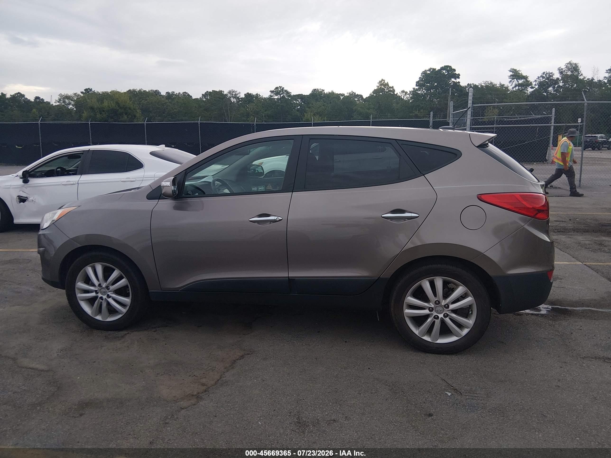 2011 Hyundai Tucson Limited Brown vin: KM8JU3AC3BU276456