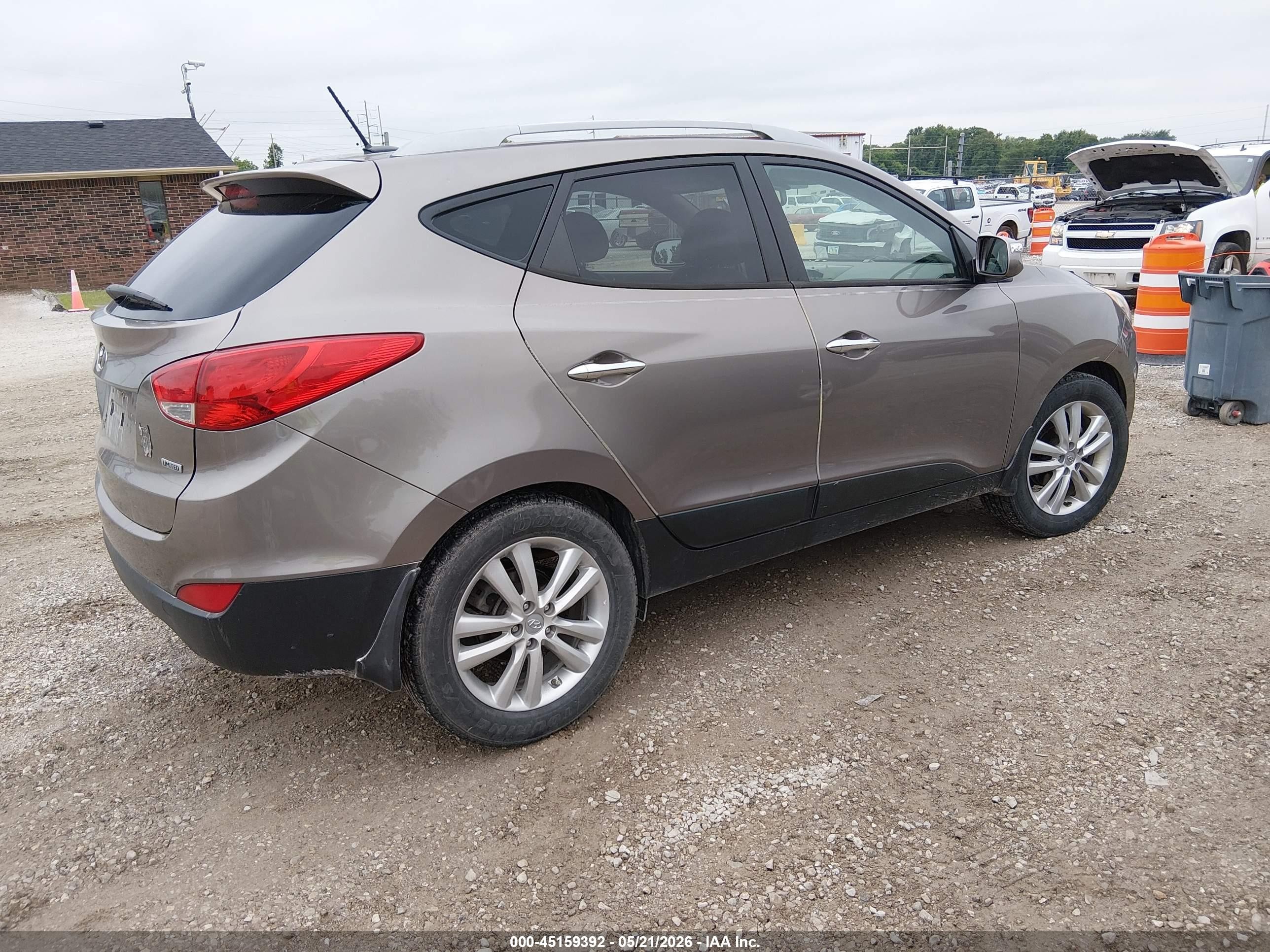 2011 Hyundai Tucson Limited Gold vin: KM8JU3AC3BU297713