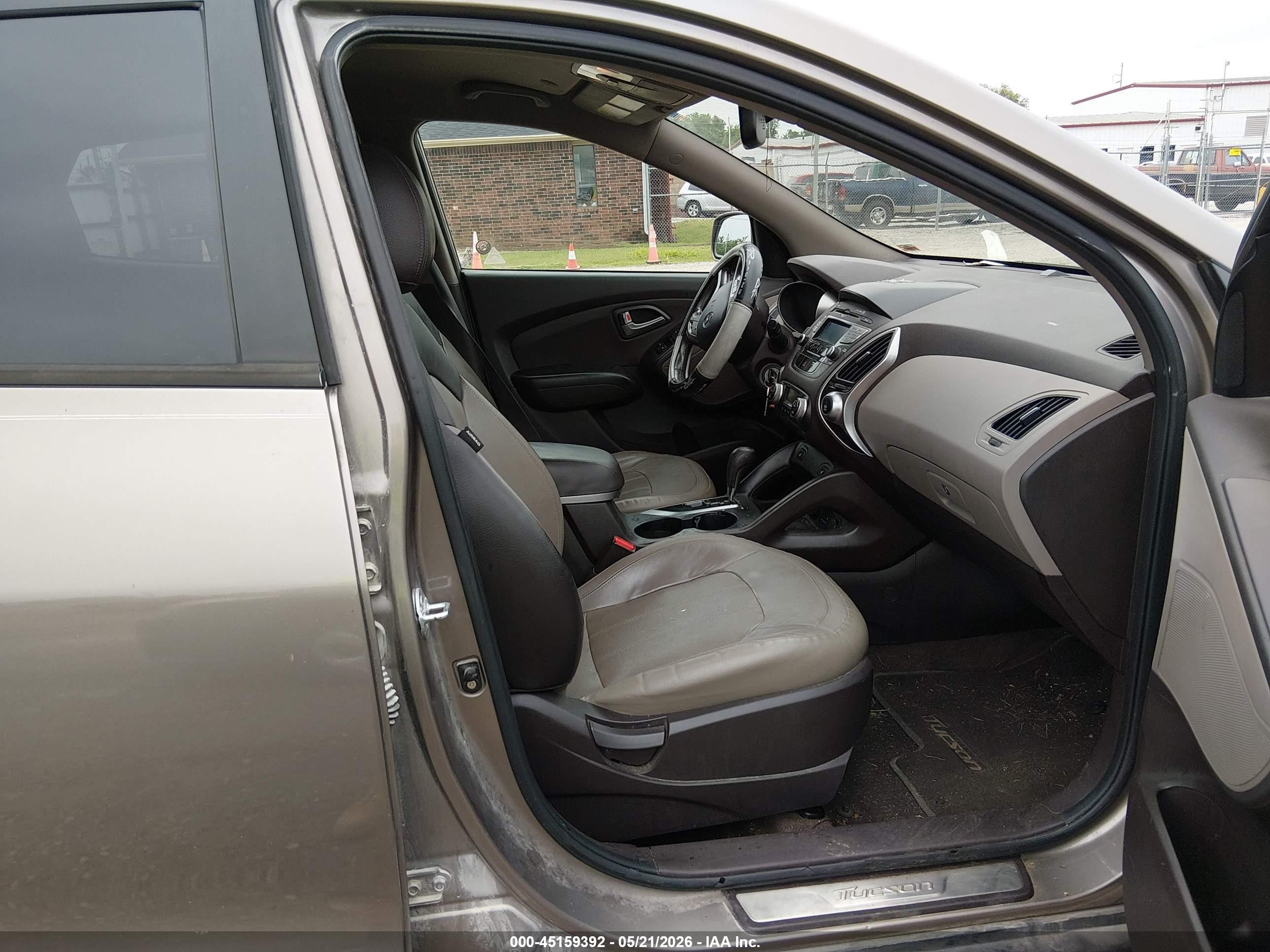 2011 Hyundai Tucson Limited Gold vin: KM8JU3AC3BU297713