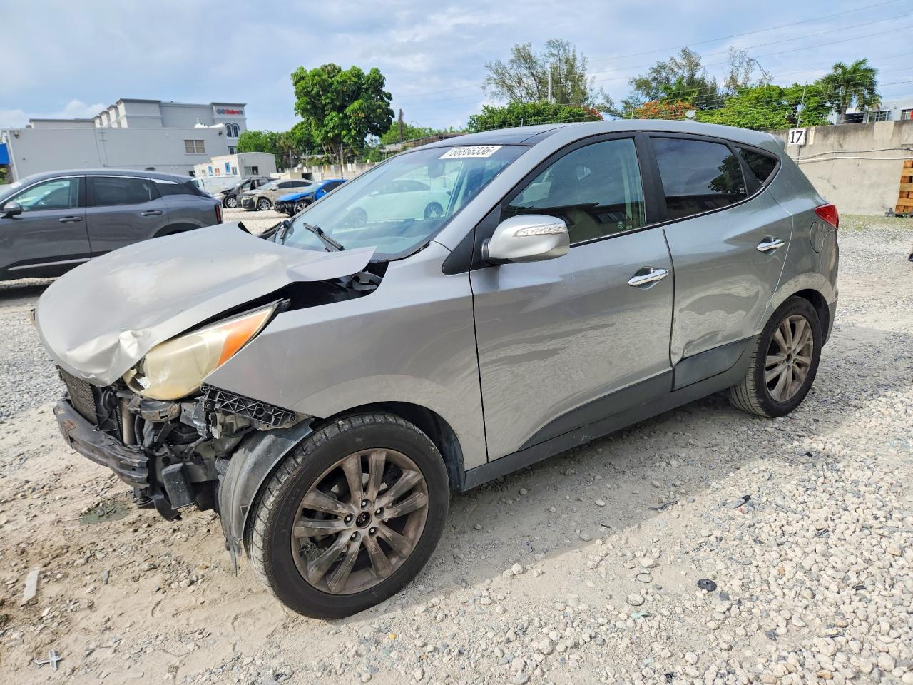 2010 Hyundai Tucson Limited Silver vin: KM8JU3AC4AU020356
